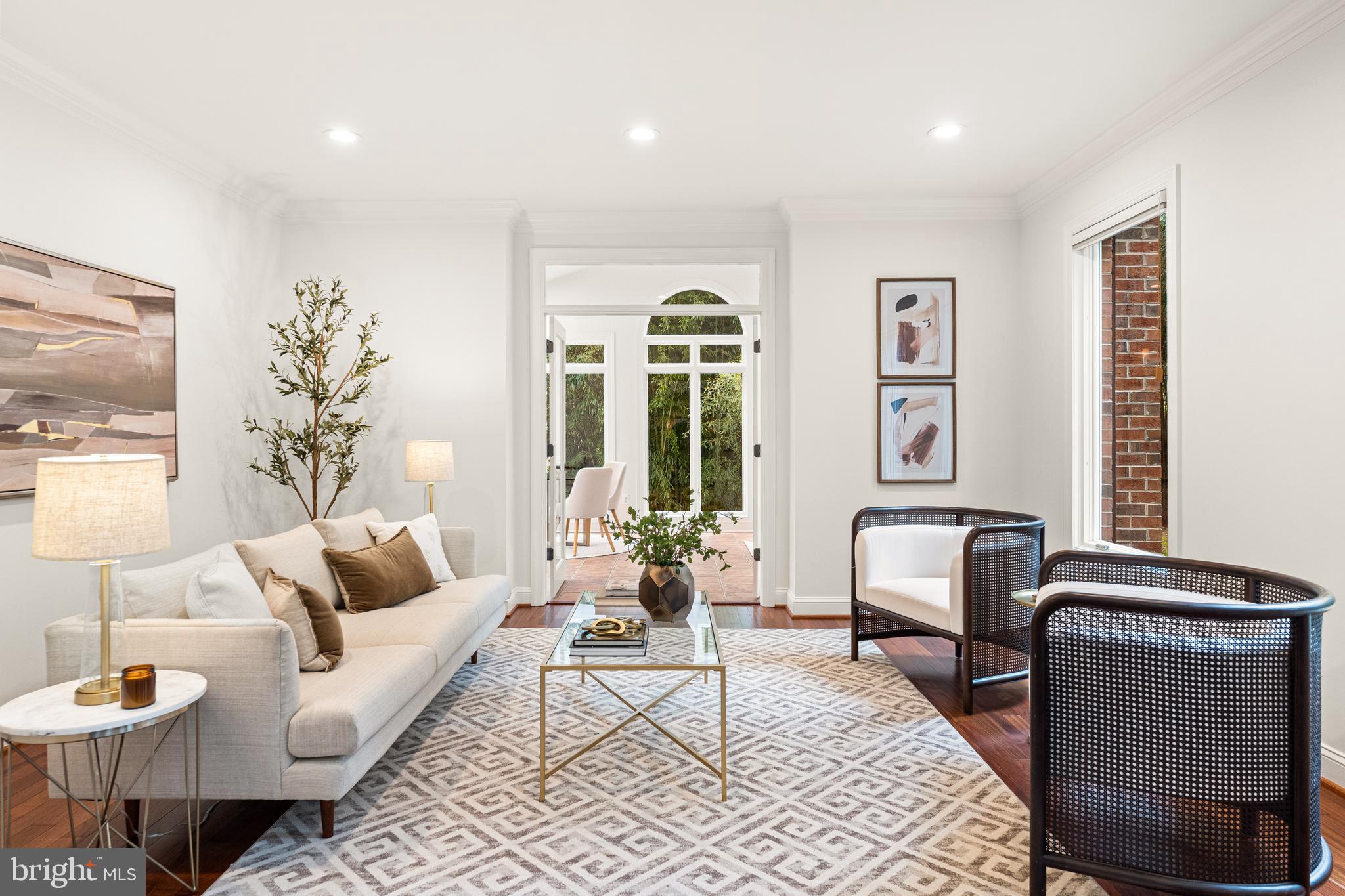 LUXMANOR - Residential