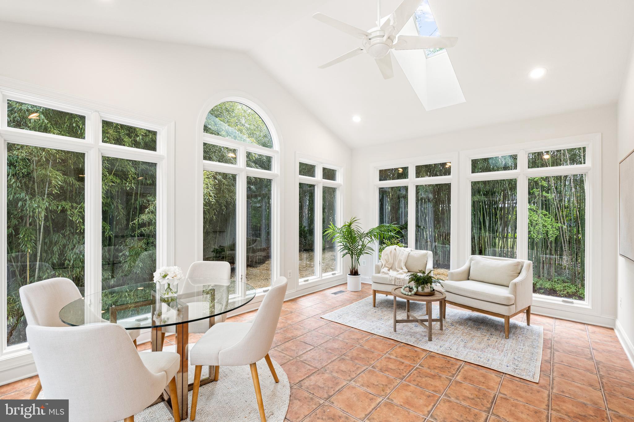 LUXMANOR - Residential