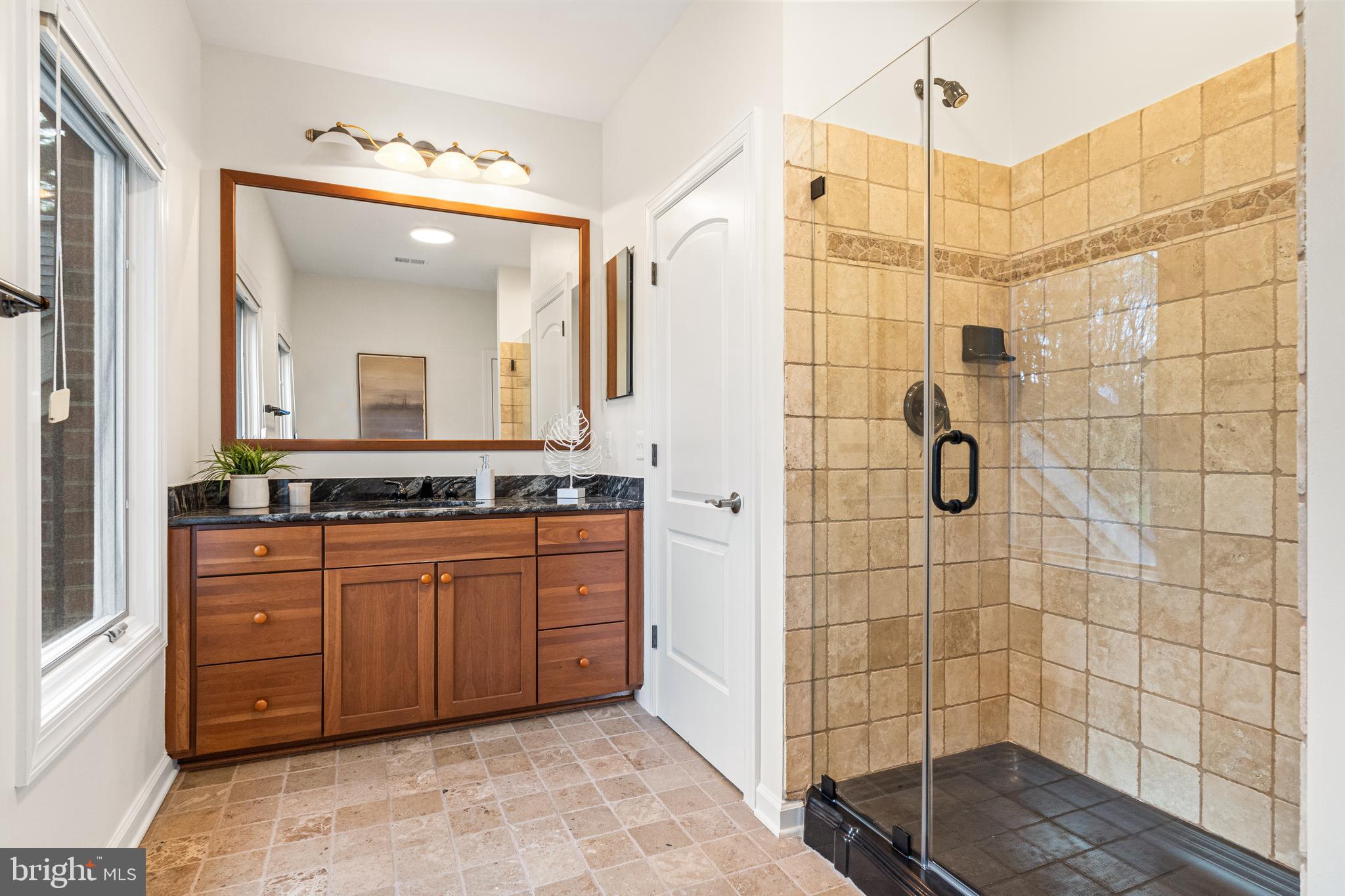 LUXMANOR - Residential