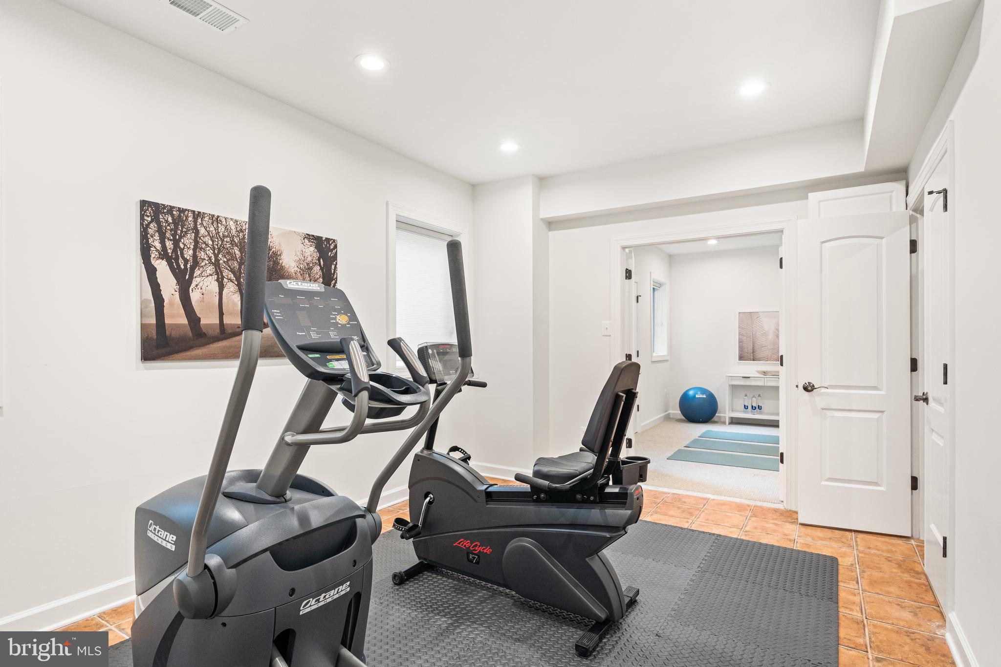 LUXMANOR - Residential