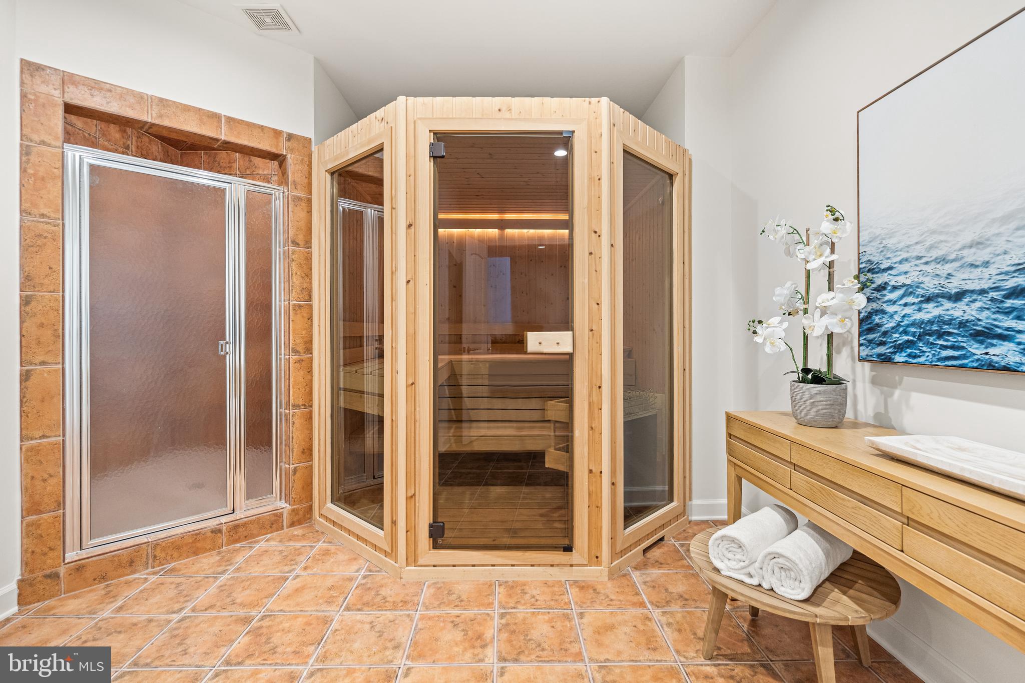 LUXMANOR - Residential