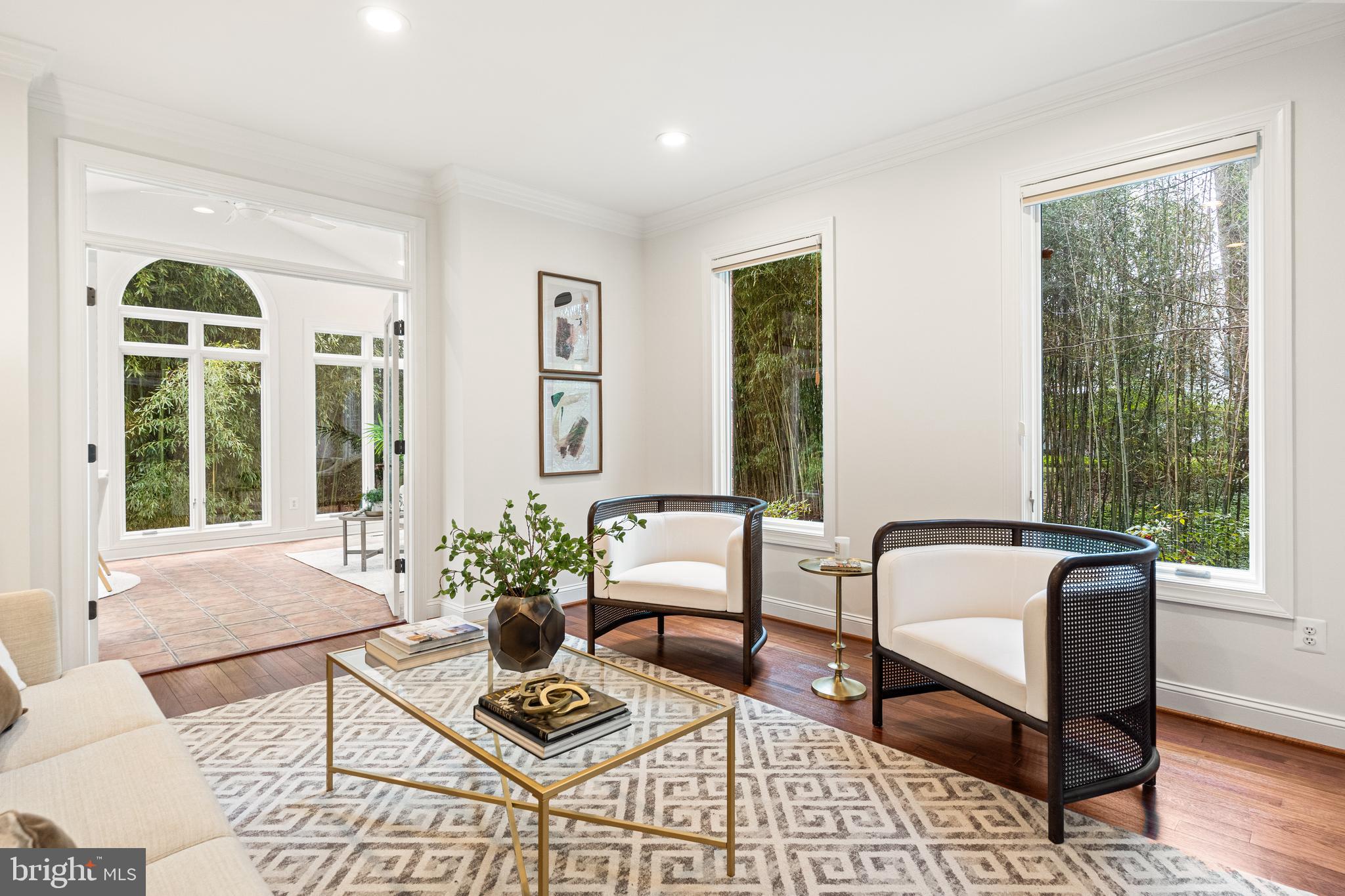 LUXMANOR - Residential