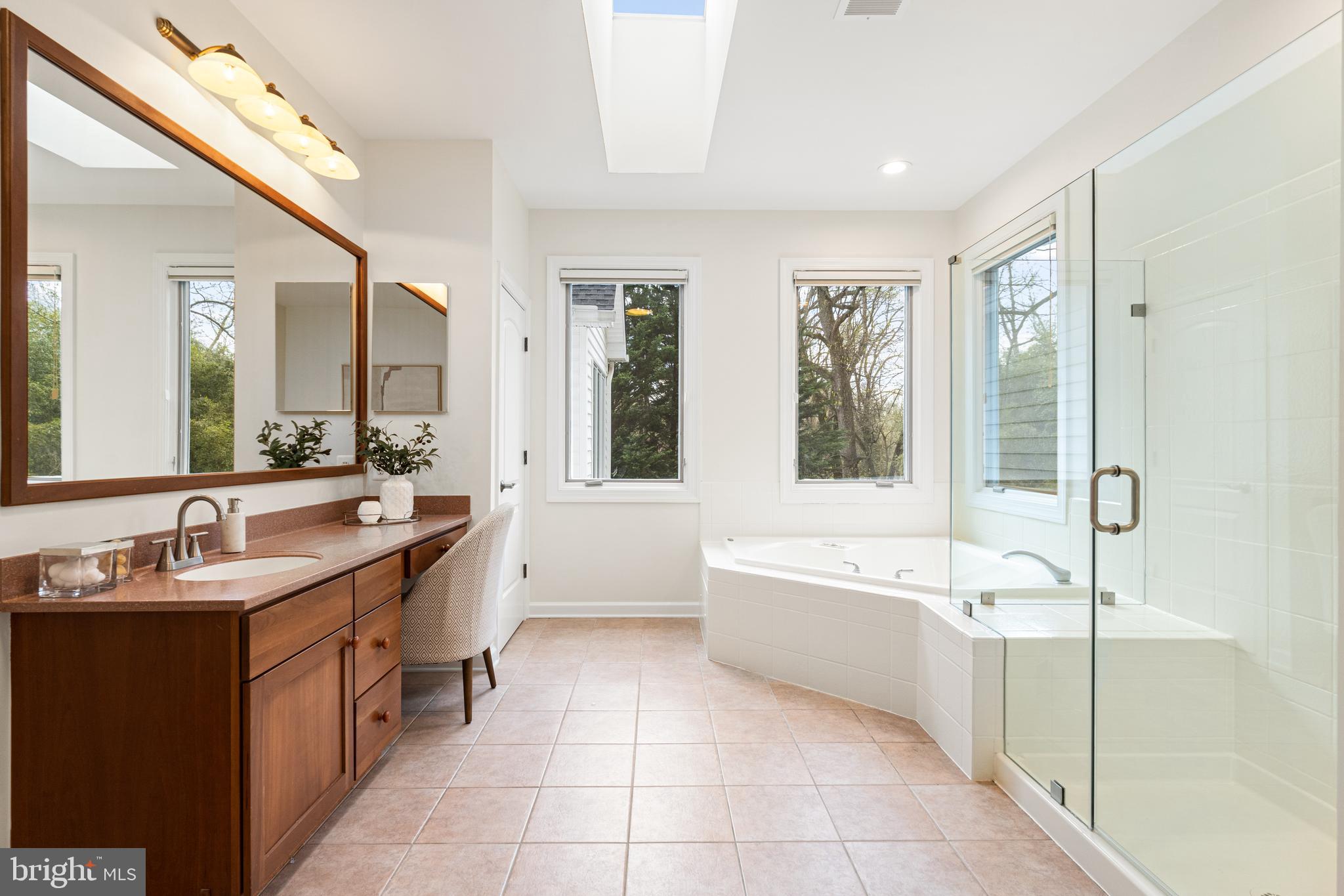 LUXMANOR - Residential