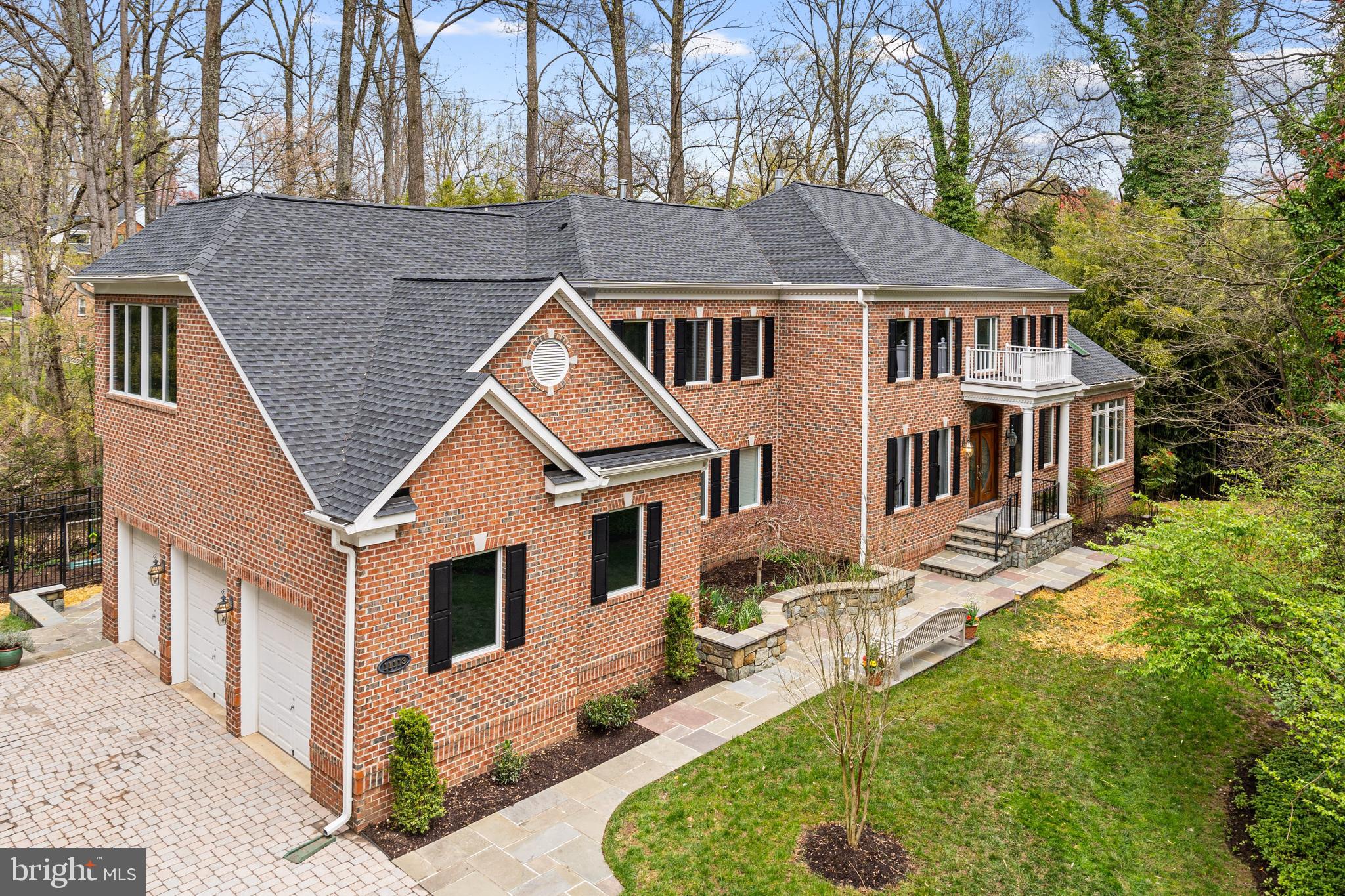 LUXMANOR - Residential