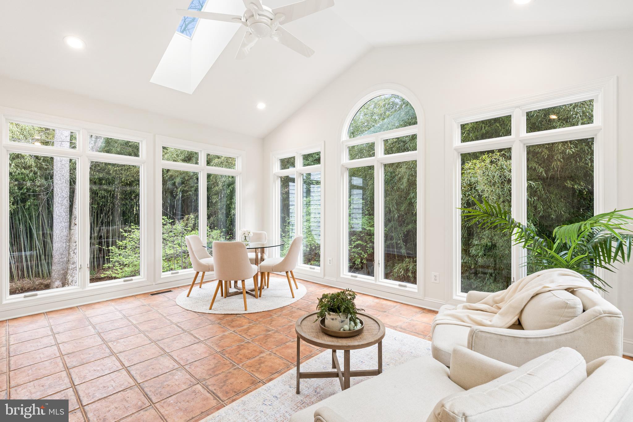 LUXMANOR - Residential