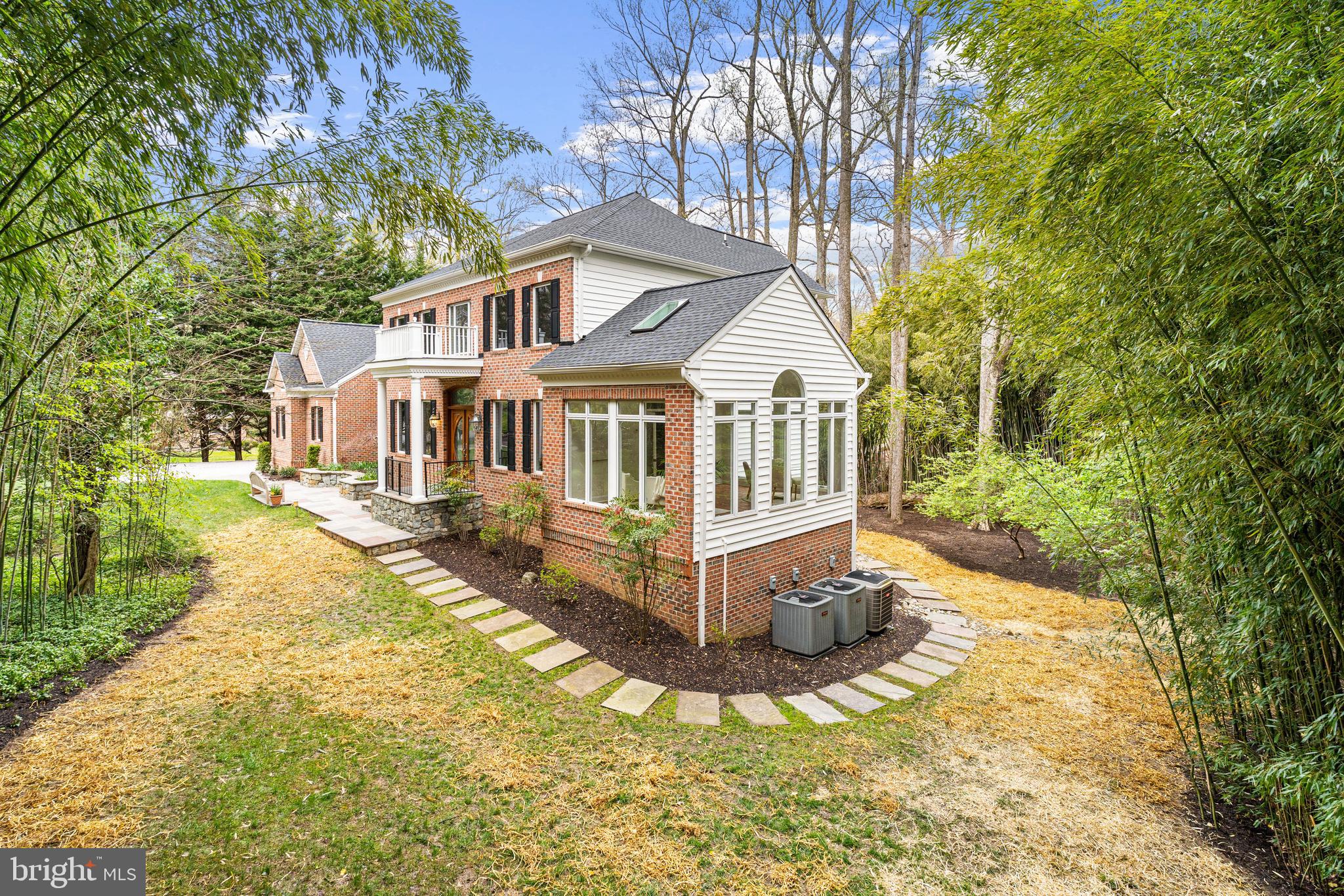 LUXMANOR - Residential