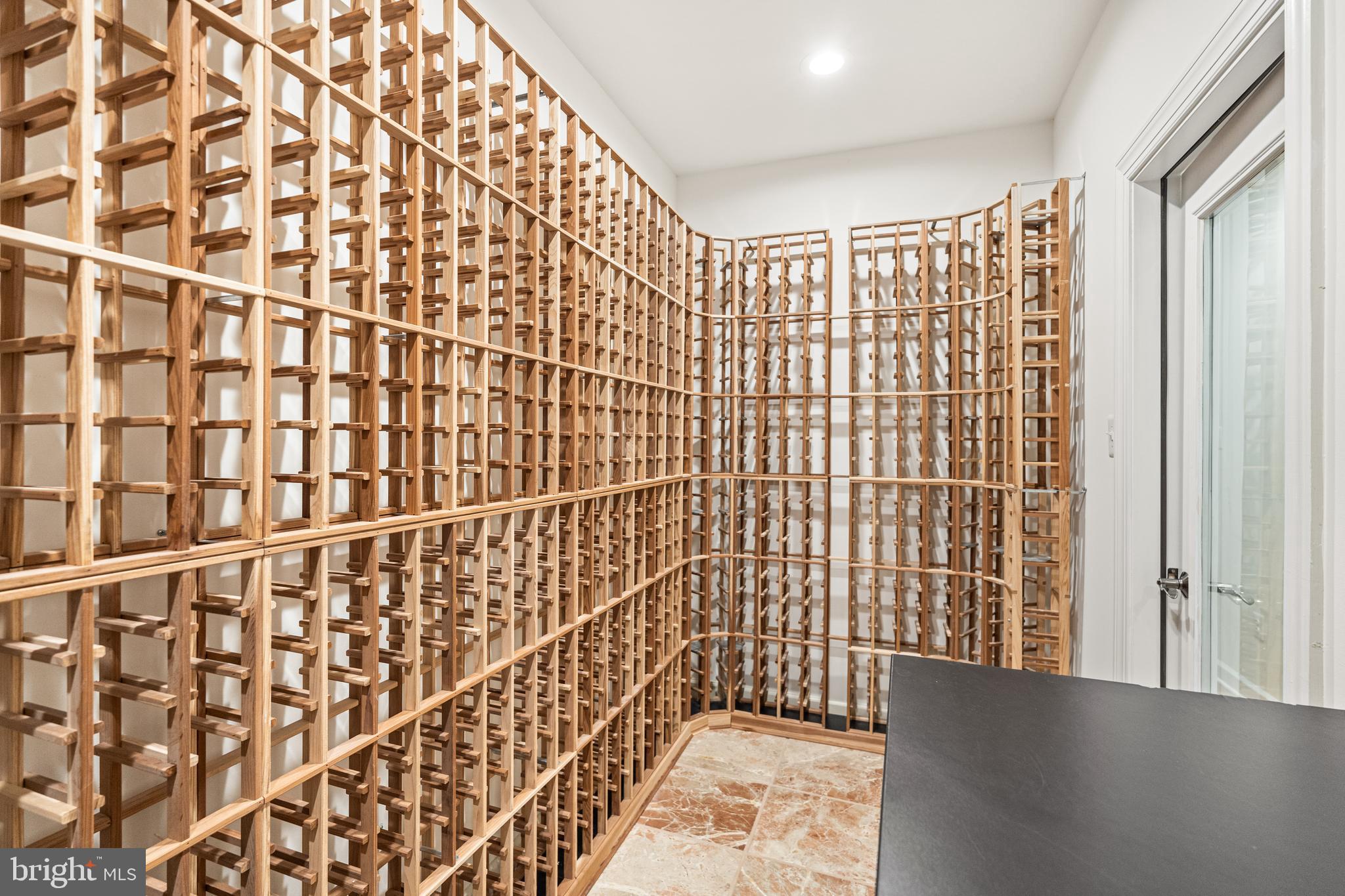 LUXMANOR - Residential