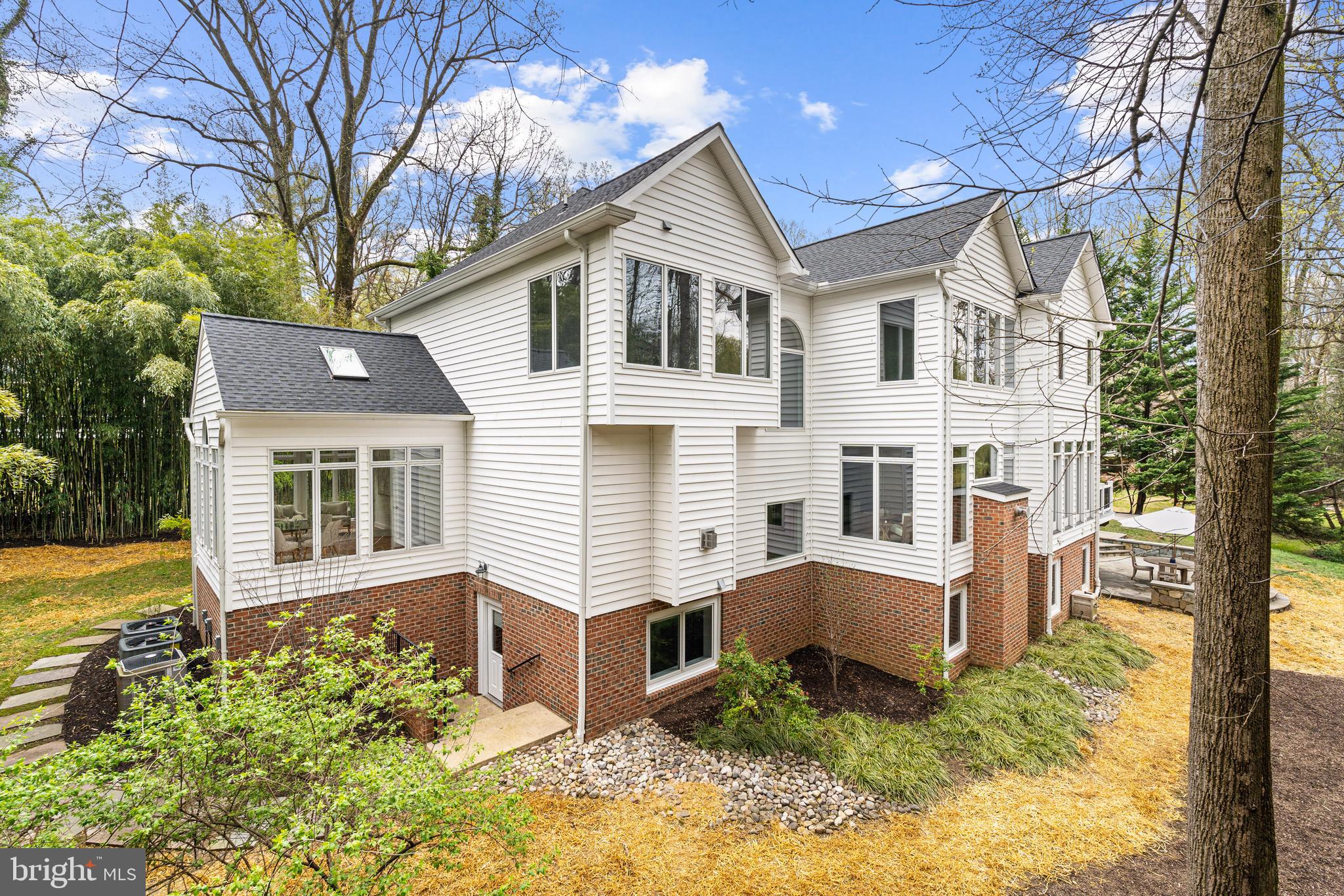 LUXMANOR - Residential