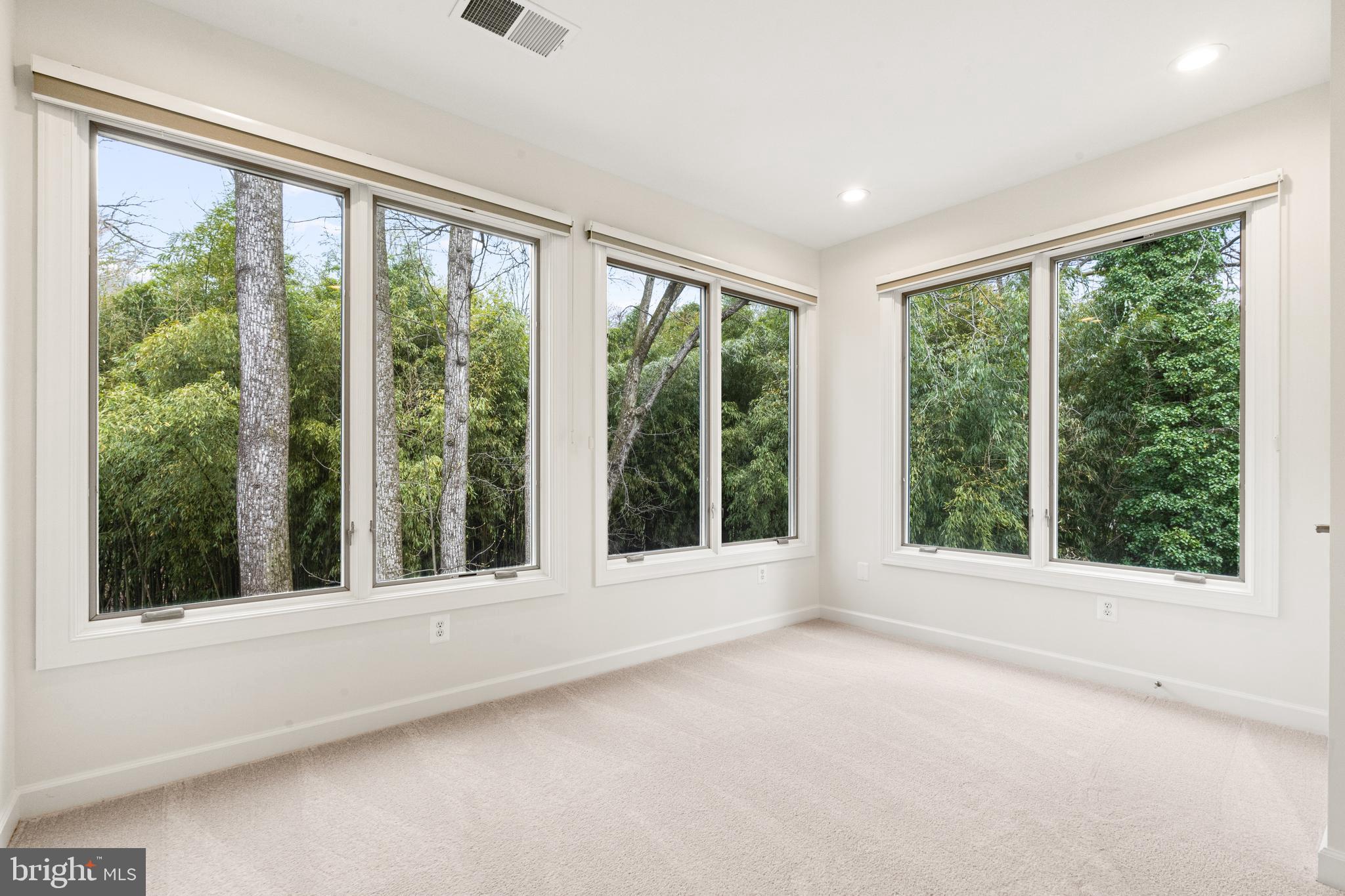 LUXMANOR - Residential