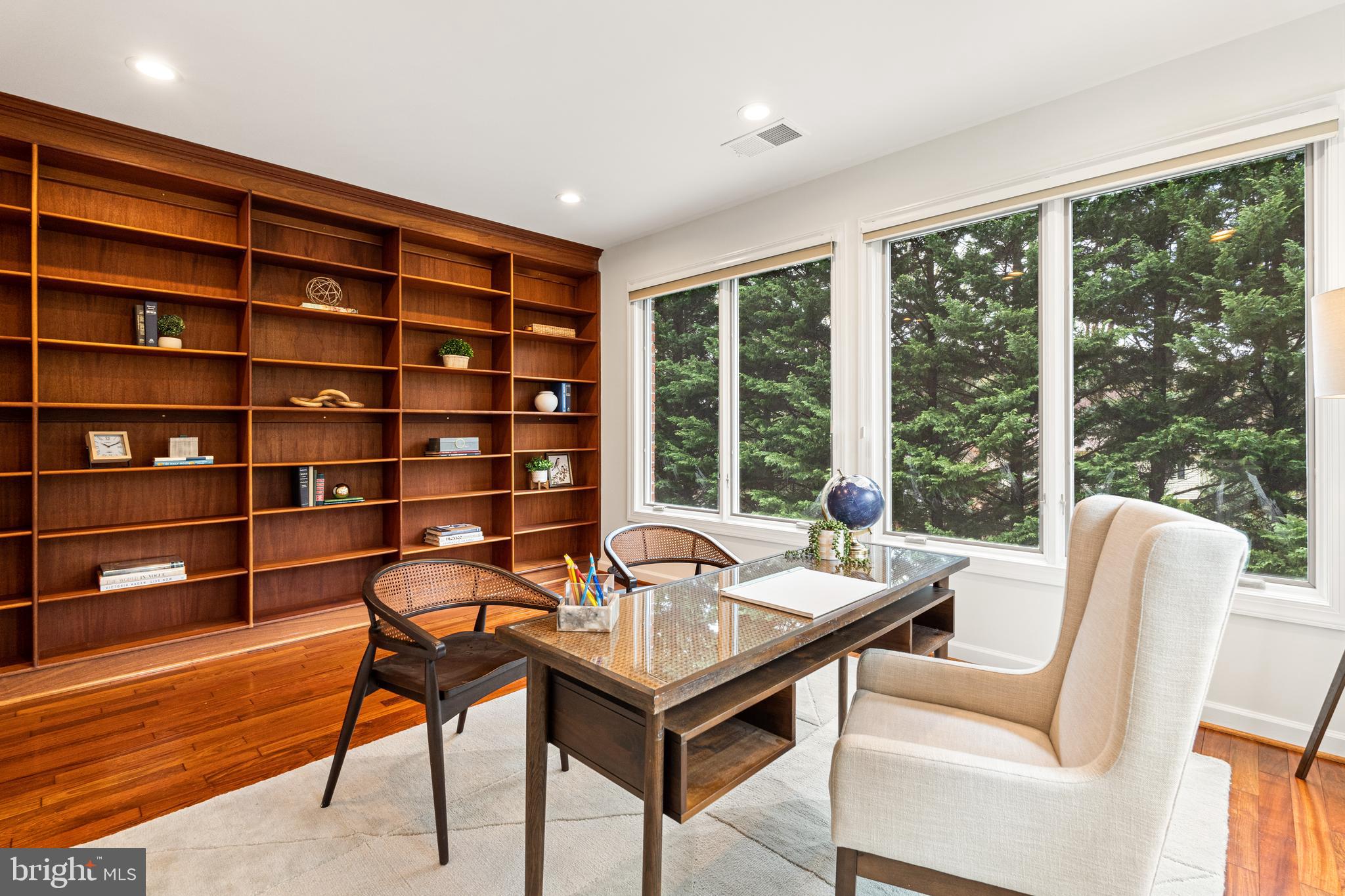 LUXMANOR - Residential