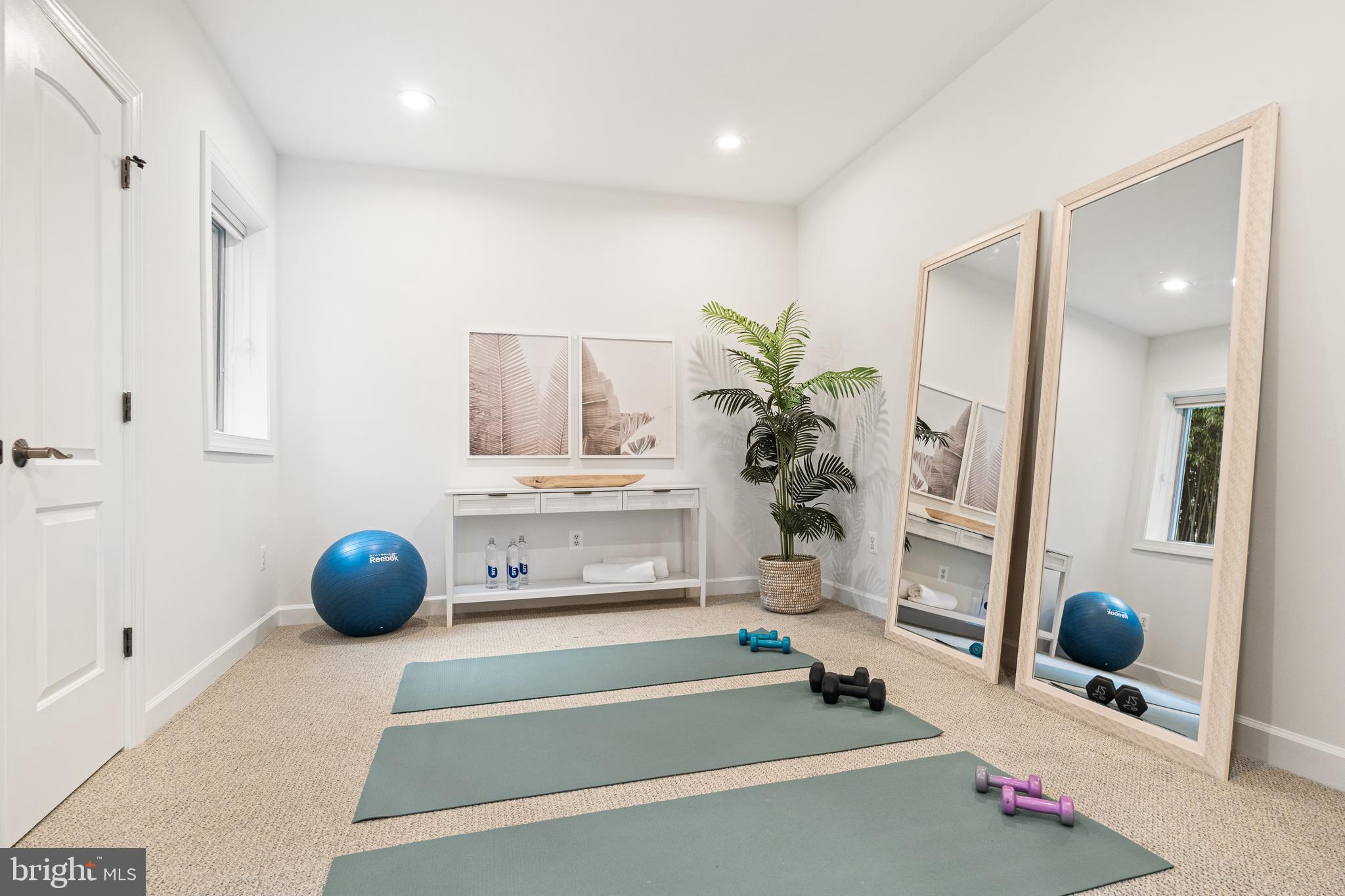 LUXMANOR - Residential