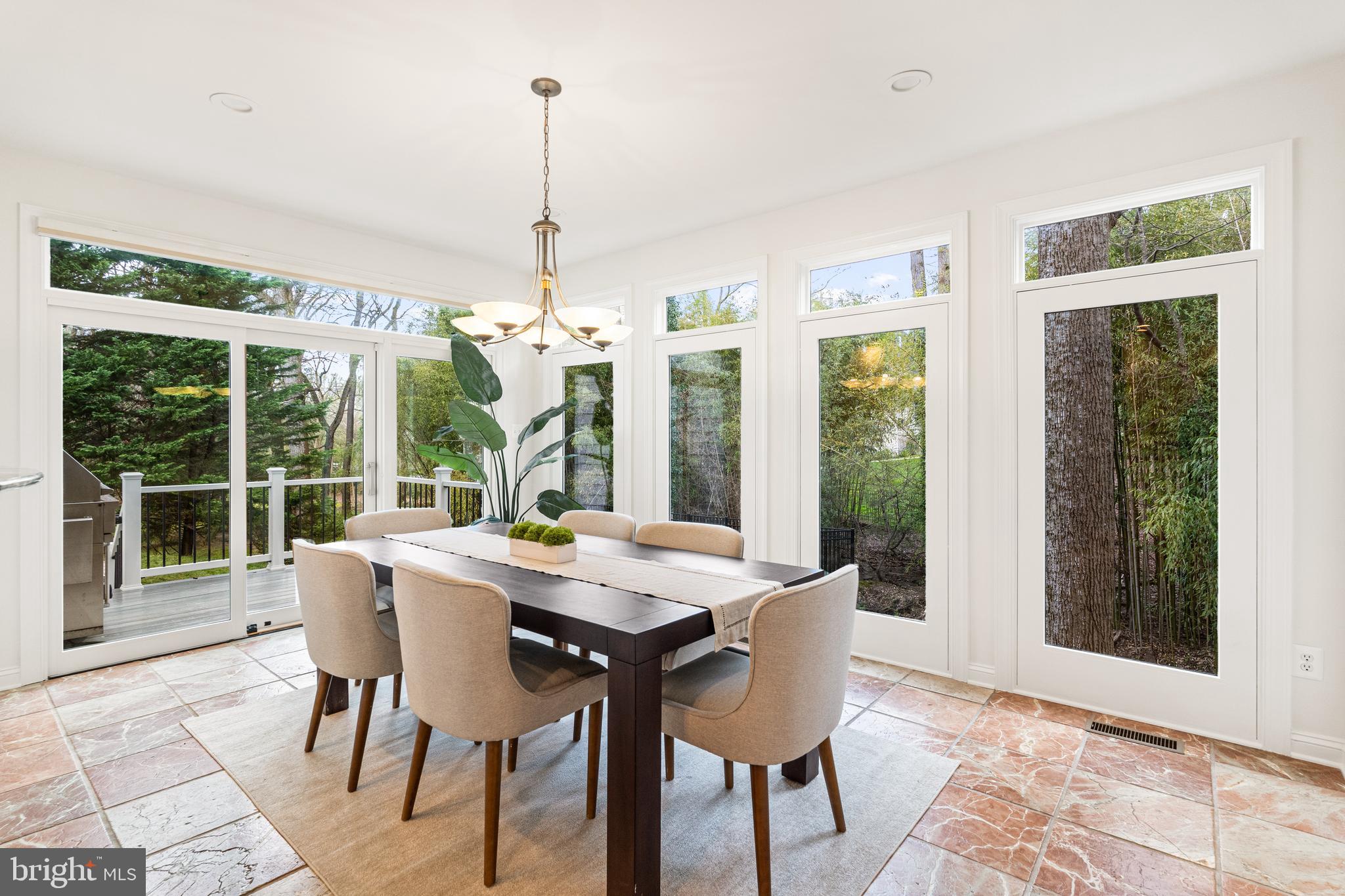 LUXMANOR - Residential