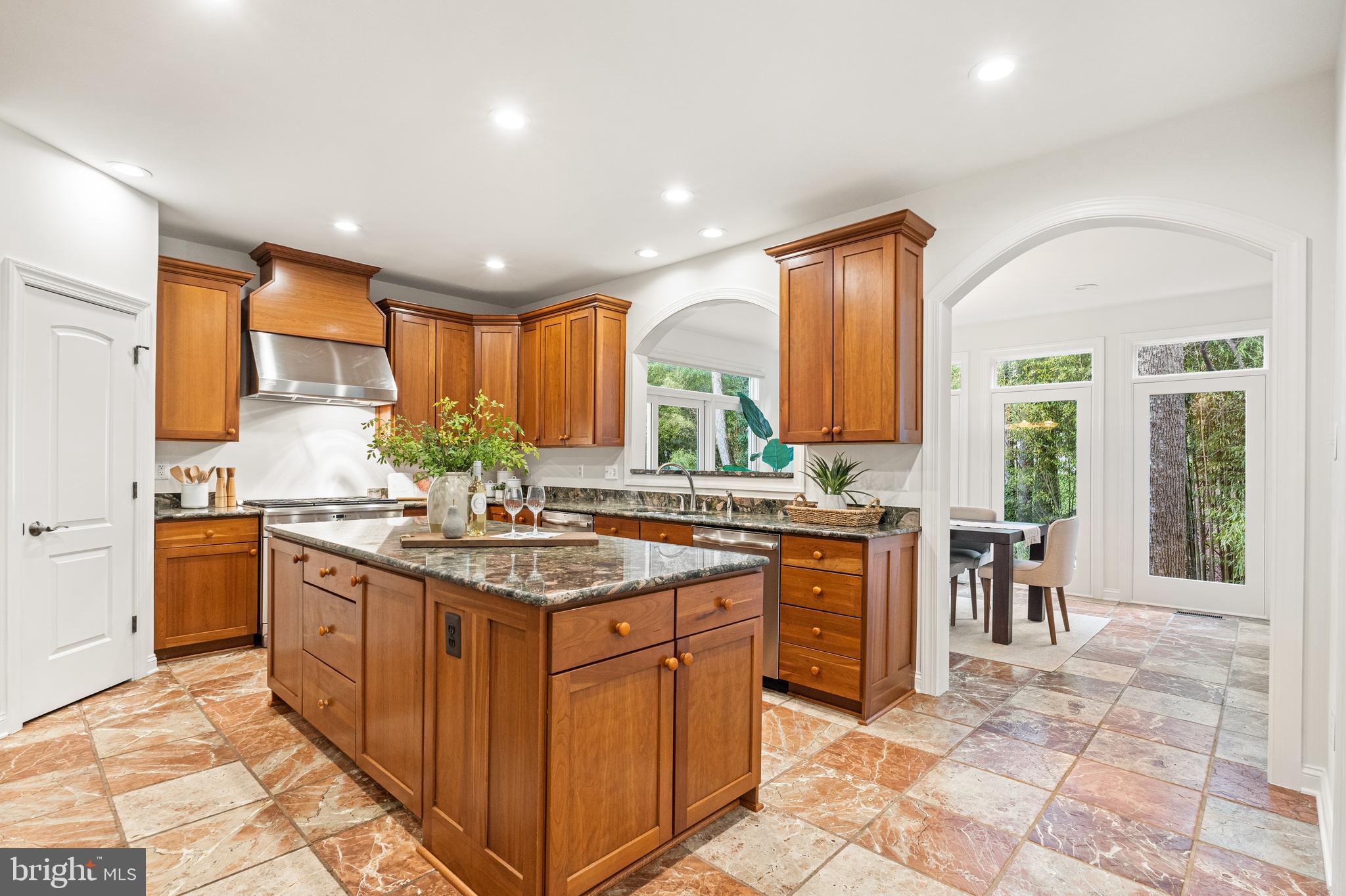 LUXMANOR - Residential