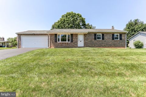 Photo of 7 Burkey Drive, Denver, PA 17517 (MLS # PALA2051424)