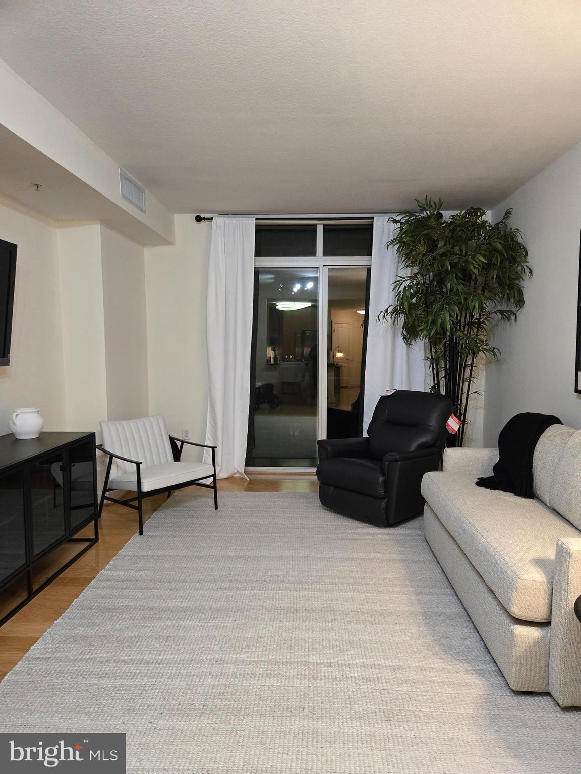 ONE NATIONAL HARBOR CONDOMINIUM - Residential