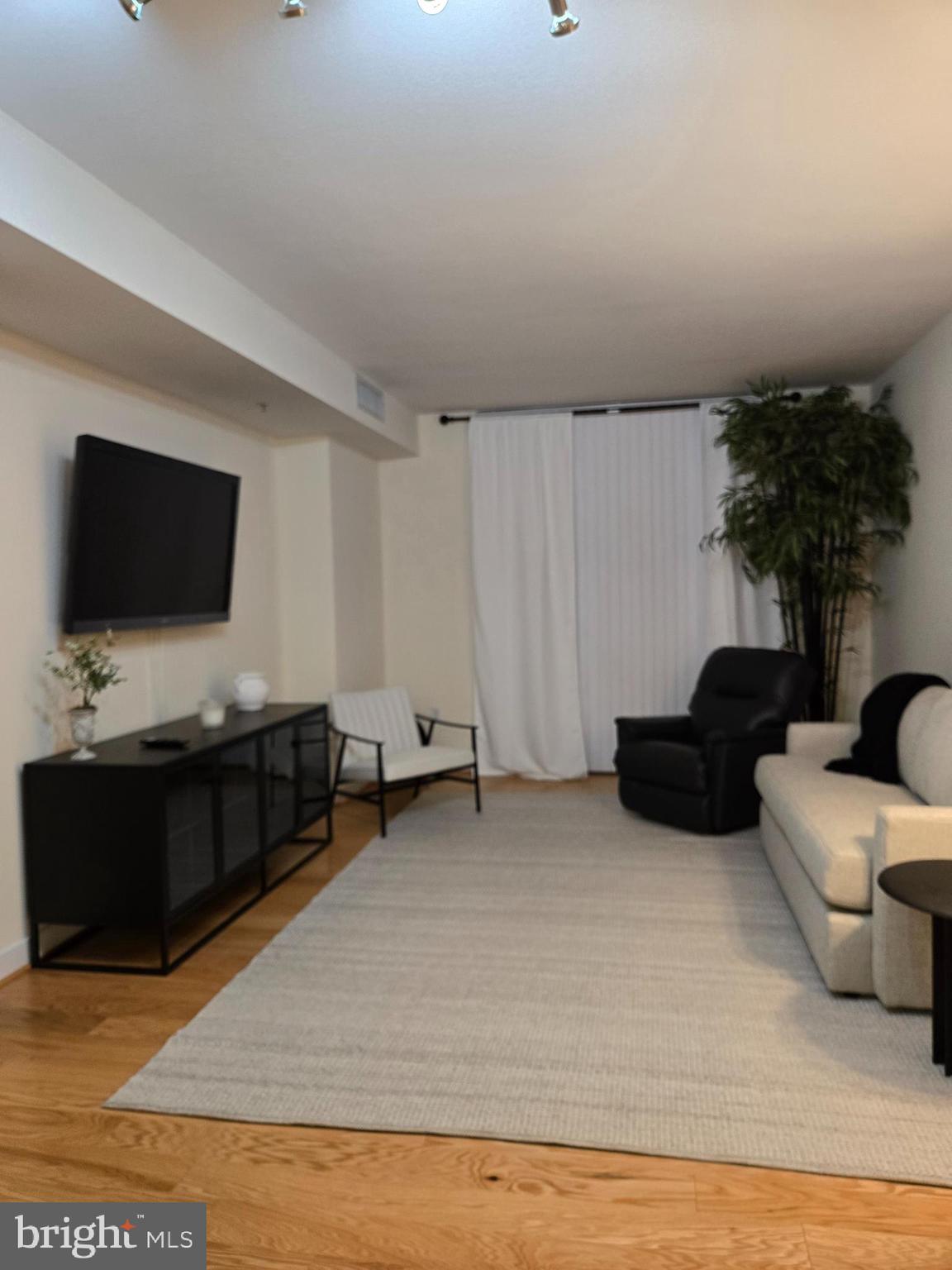 ONE NATIONAL HARBOR CONDOMINIUM - Residential