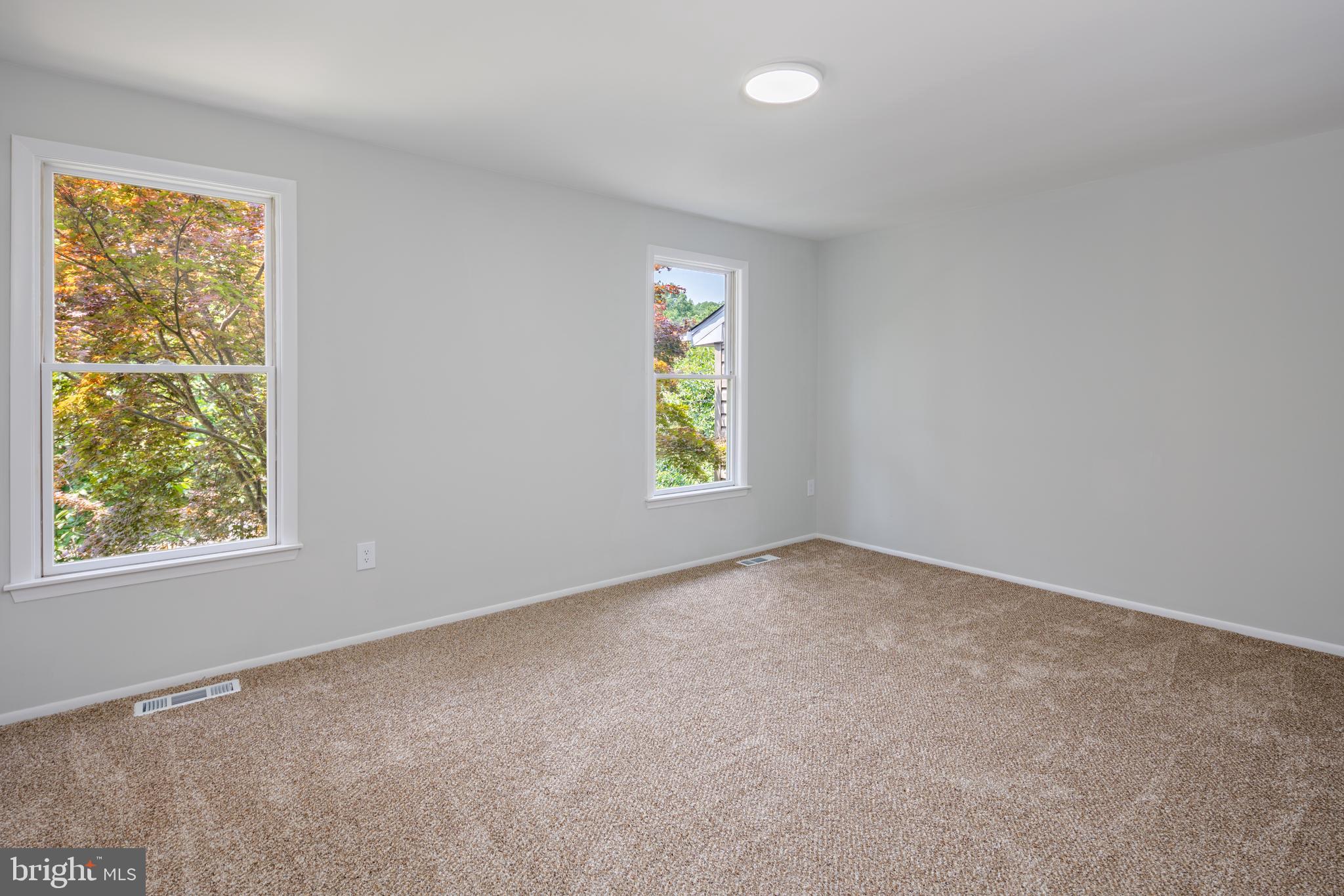 WHISPERING WOODS - Residential