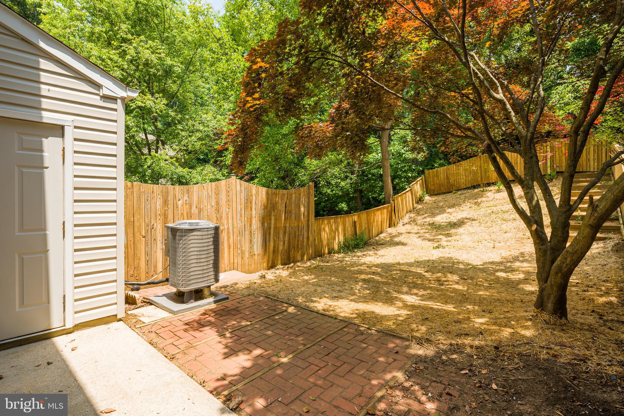 WHISPERING WOODS - Residential