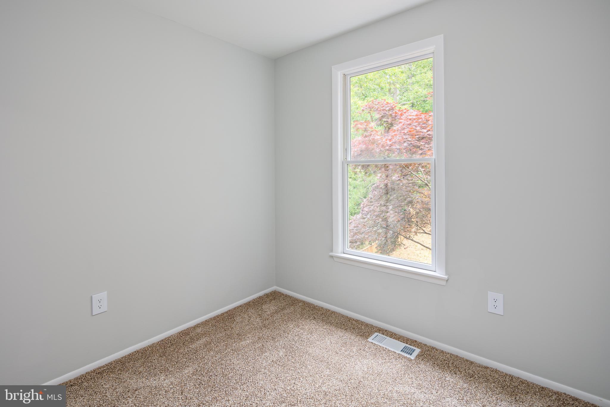 WHISPERING WOODS - Residential