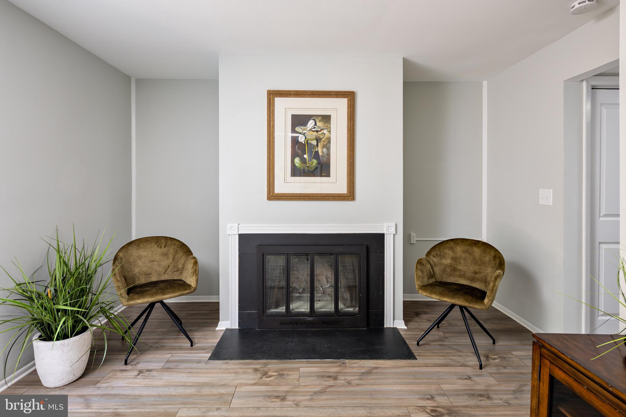 WHISPERING WOODS - Residential