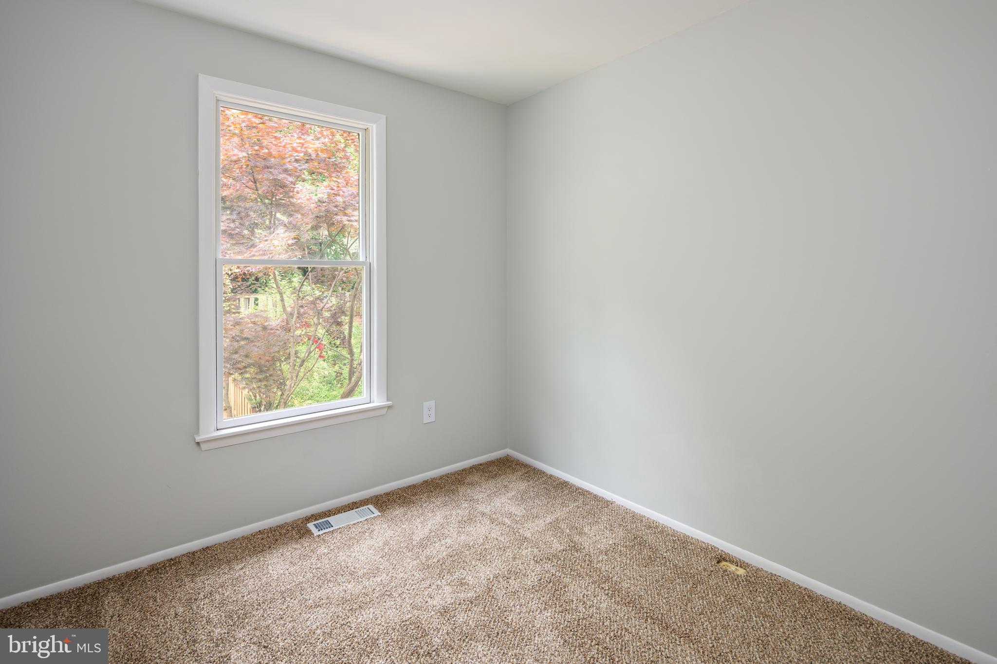 WHISPERING WOODS - Residential