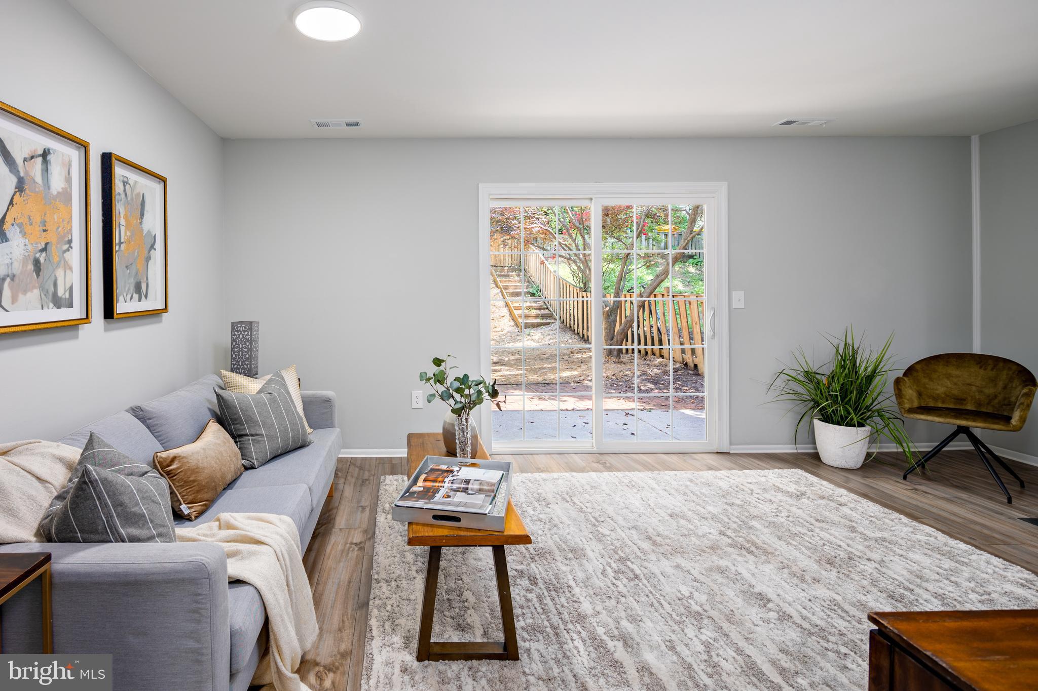 WHISPERING WOODS - Residential