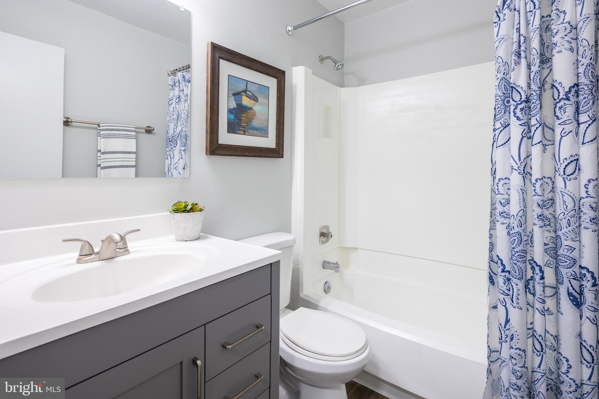 WHISPERING WOODS - Residential