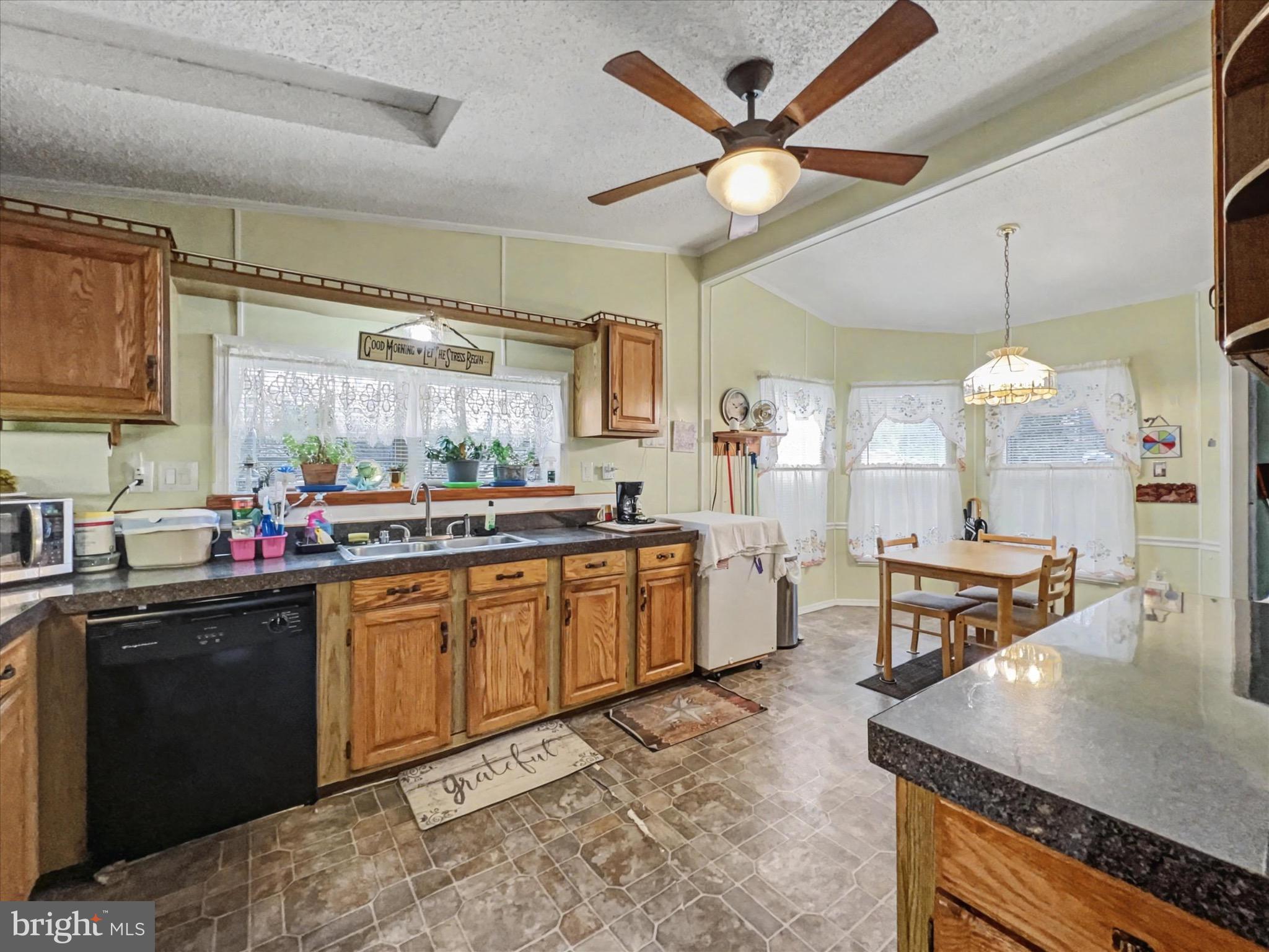 MURRAY MANOR - Residential