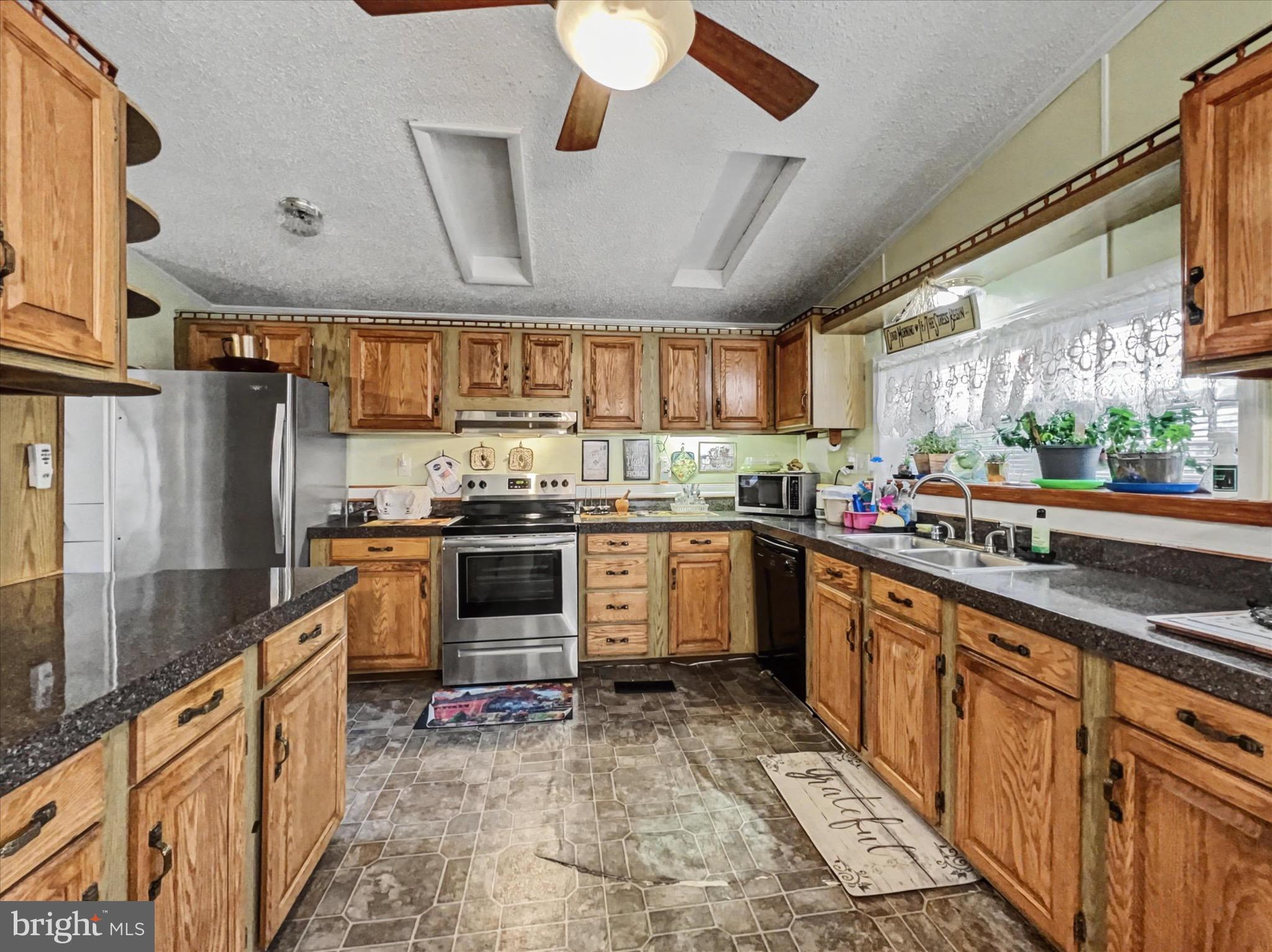 MURRAY MANOR - Residential