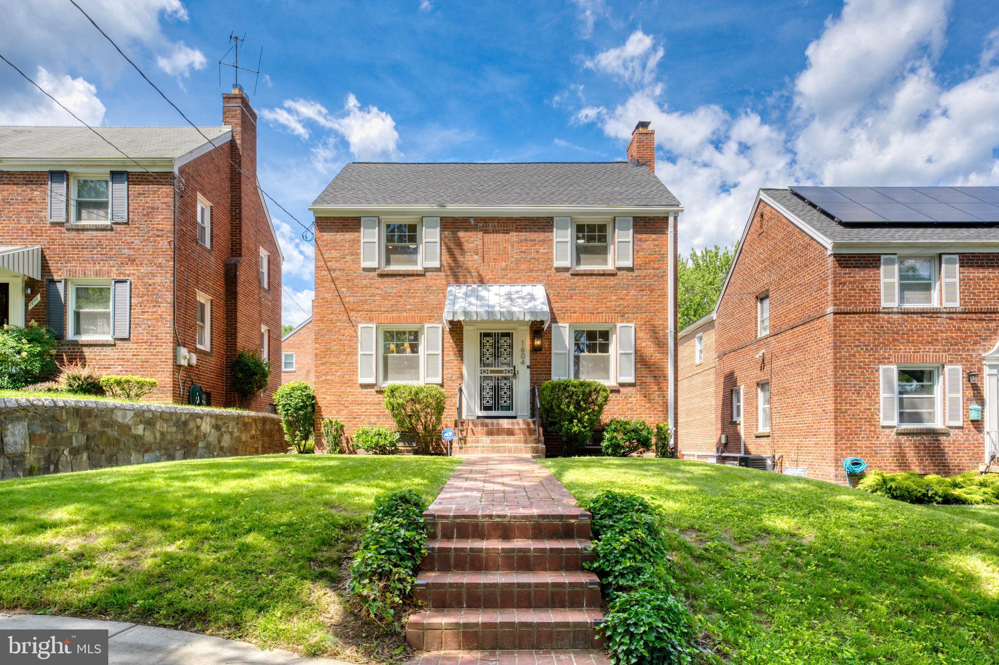 1604 CRITTENDEN STREET NE