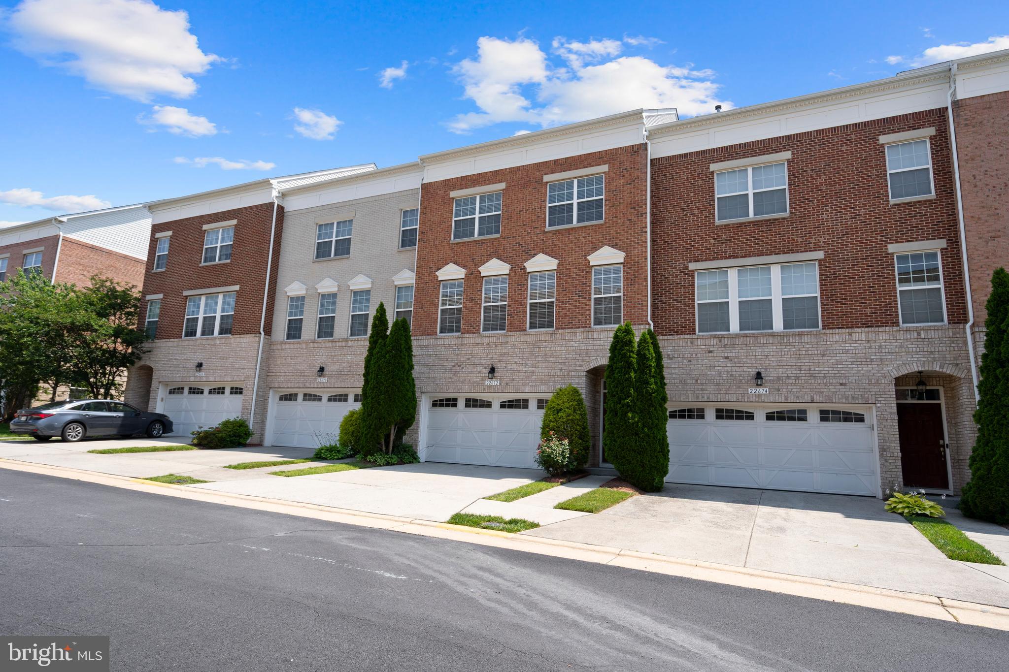 22672 FLOWING SPRING SQUARE