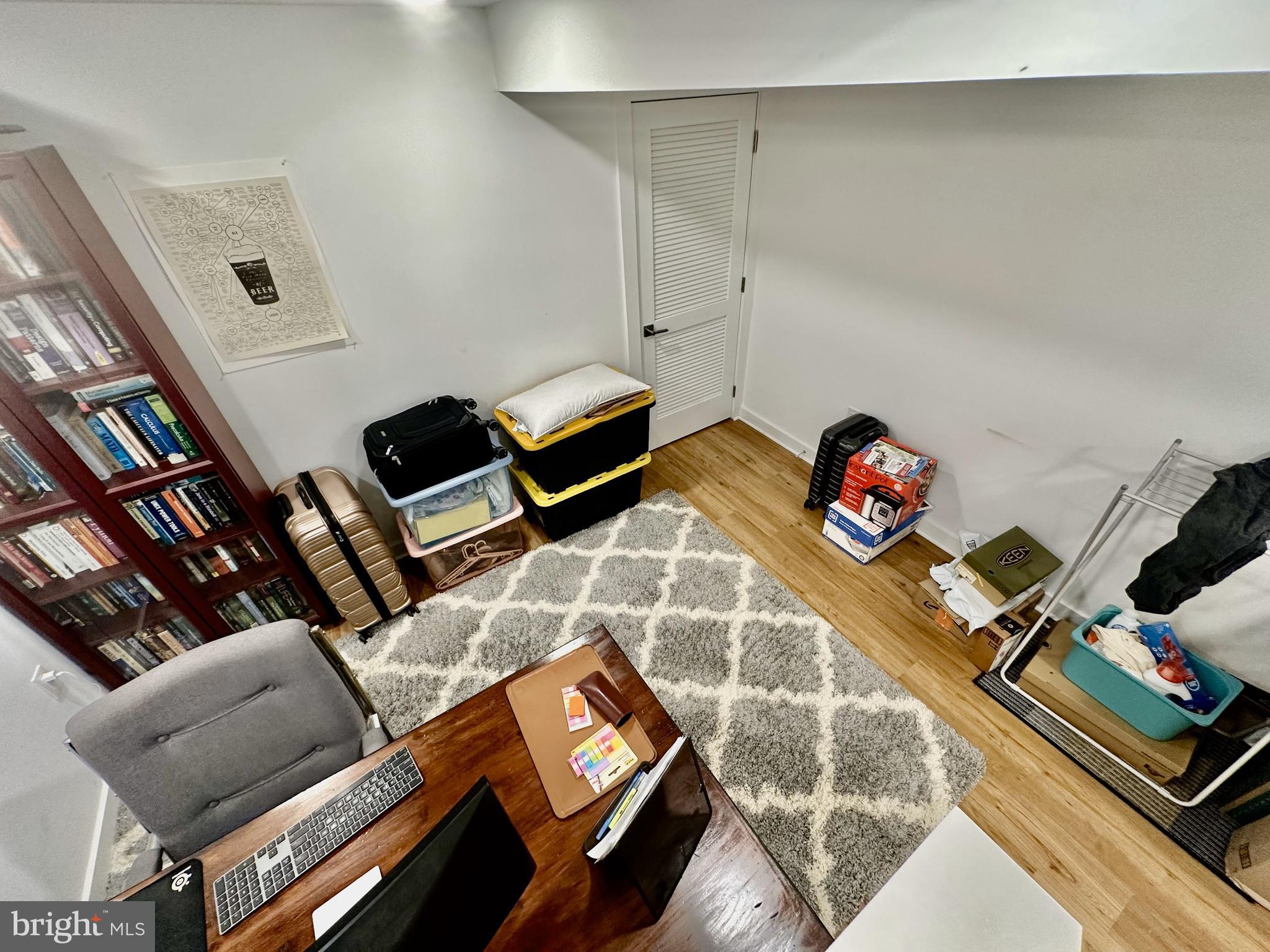 UNIVERSITY CITY - Residential Lease