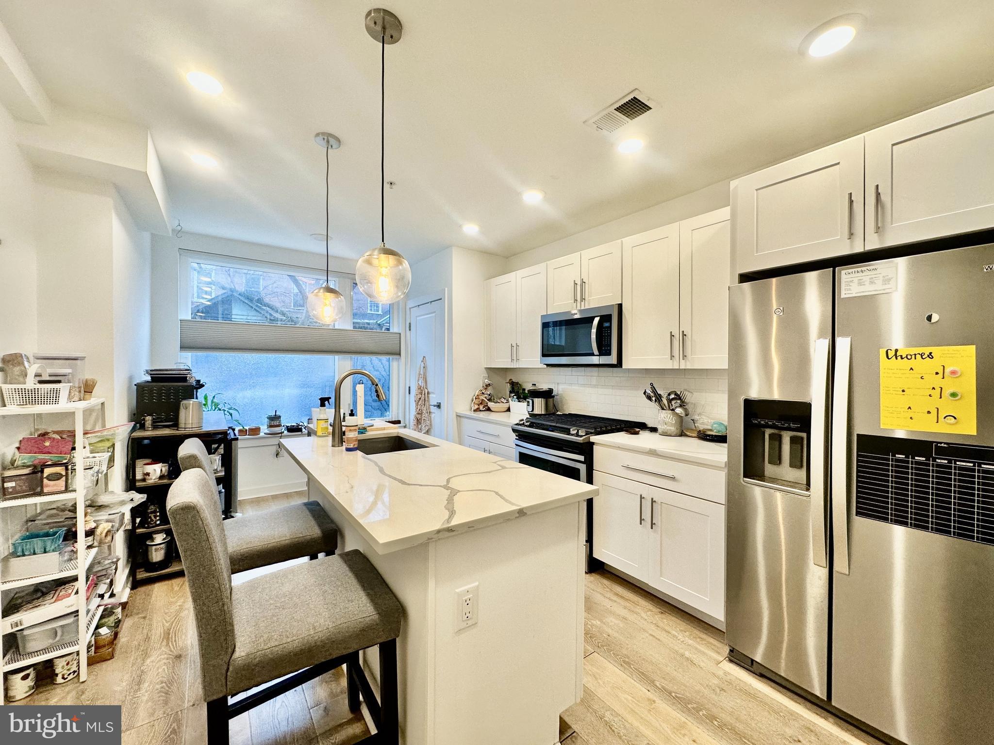 UNIVERSITY CITY - Residential Lease