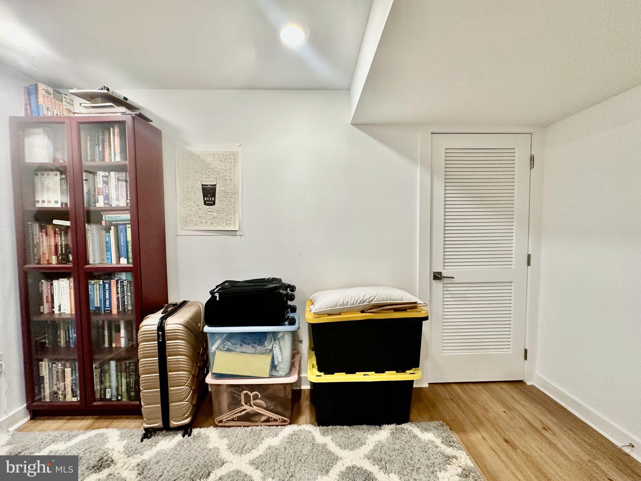 UNIVERSITY CITY - Residential Lease