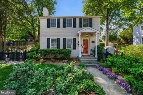 Photo of 950 N Longfellow Street, ARLINGTON, VA 22205 (MLS # VAAR2072082)