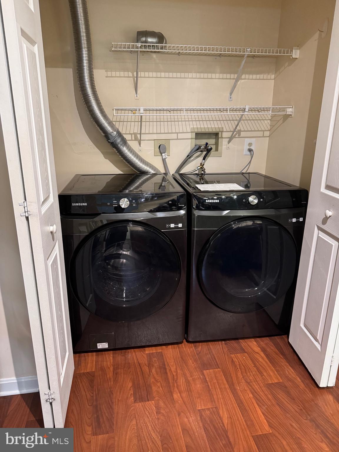 WATERSIDE - Residential