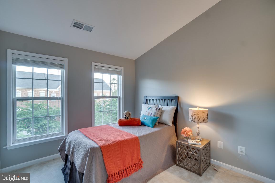 BROADLANDS SOUTH - Residential Lease