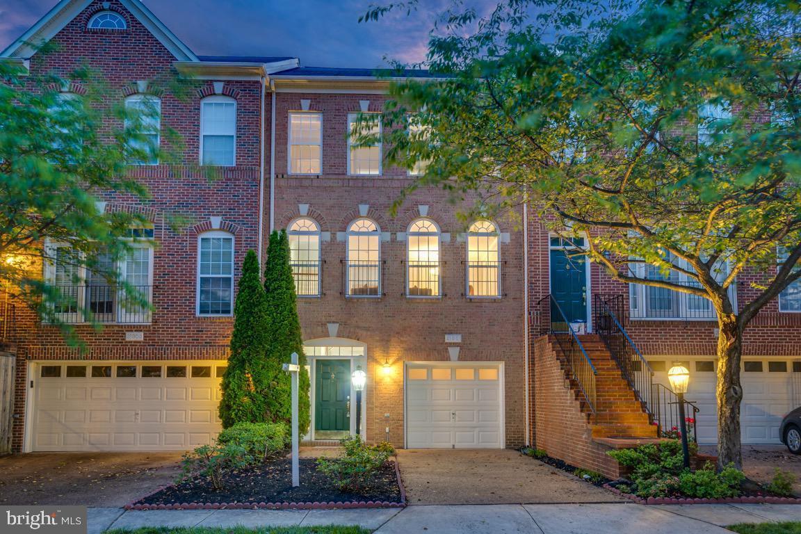 BROADLANDS SOUTH - Residential Lease