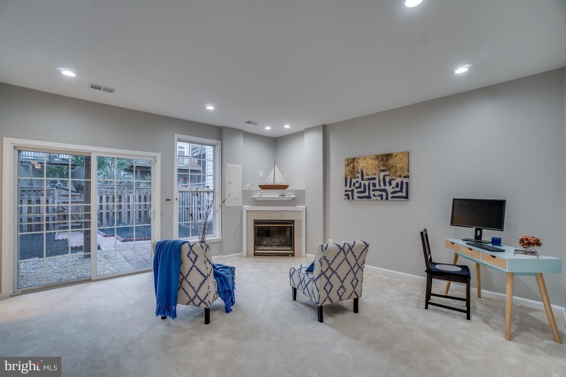 BROADLANDS SOUTH - Residential Lease