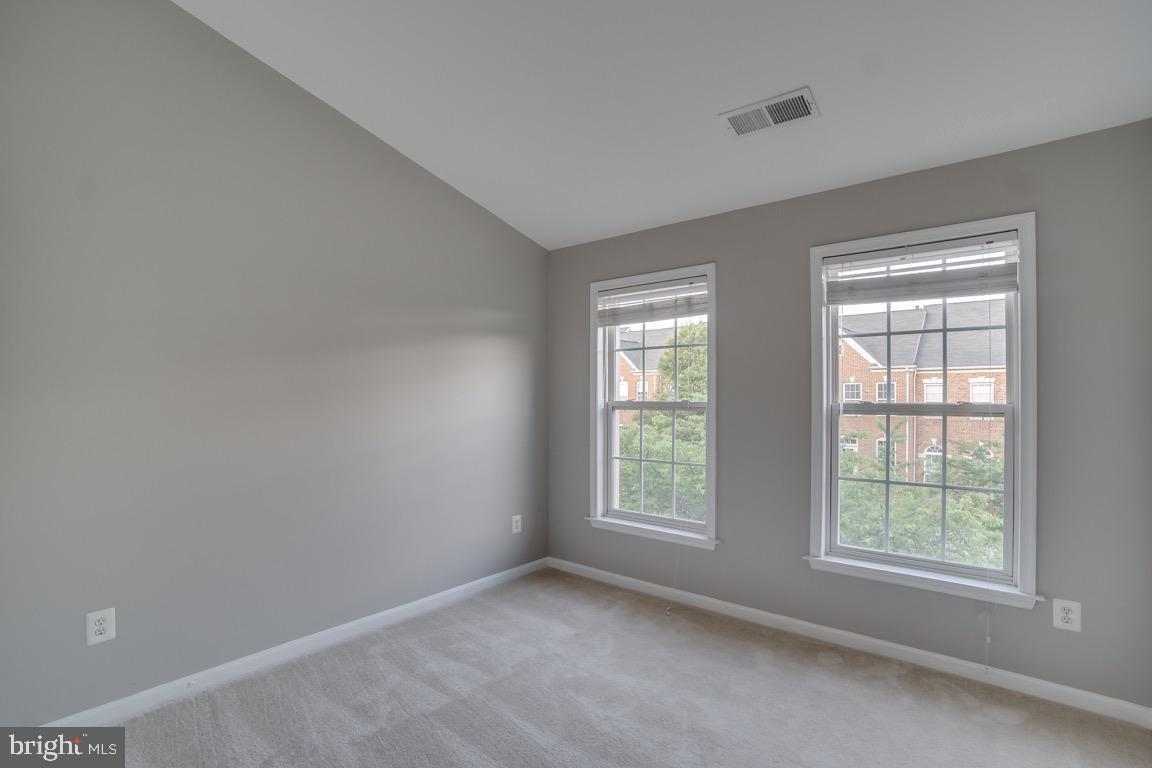 BROADLANDS SOUTH - Residential Lease