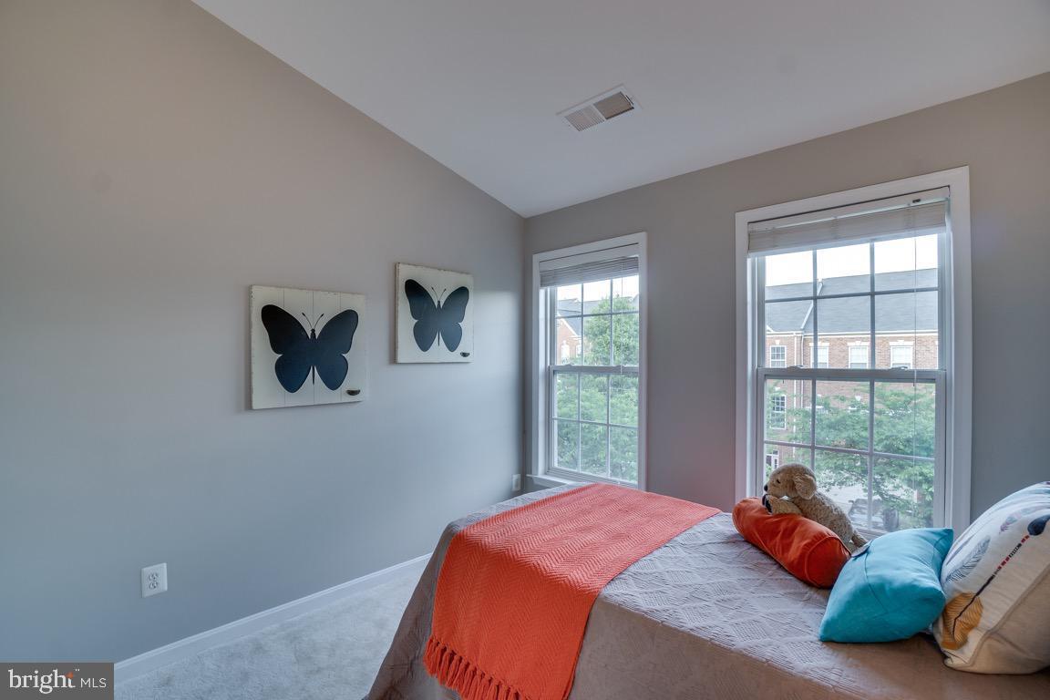 BROADLANDS SOUTH - Residential Lease