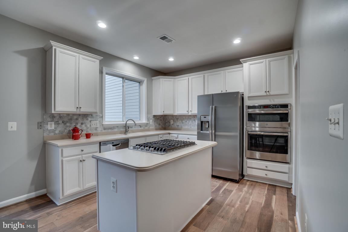 BROADLANDS SOUTH - Residential Lease