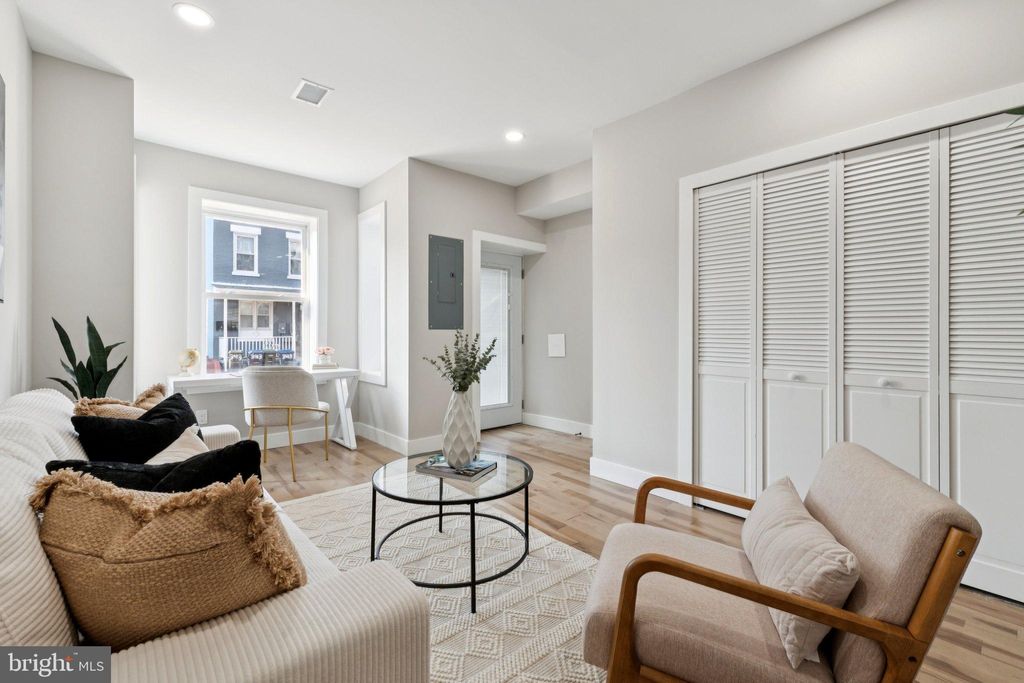 Photo of 344 Elm Street NW, WASHINGTON, DC 20001 (MLS # DCDC2222154)