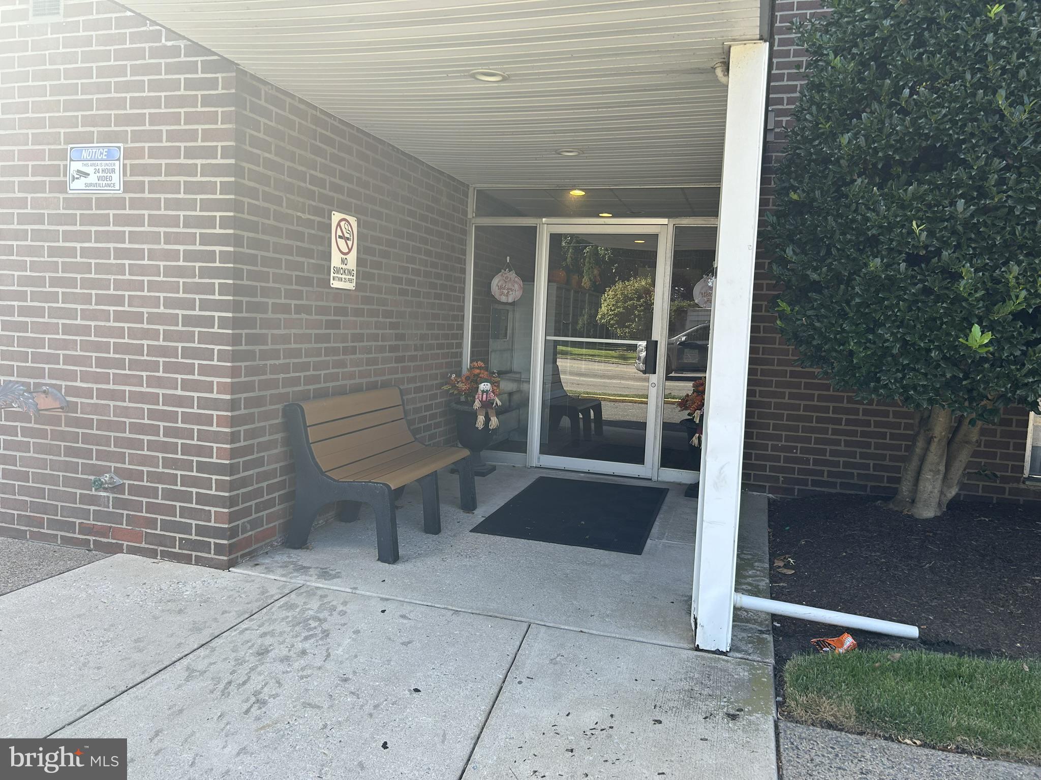 33 W CHESTER PIKE E8