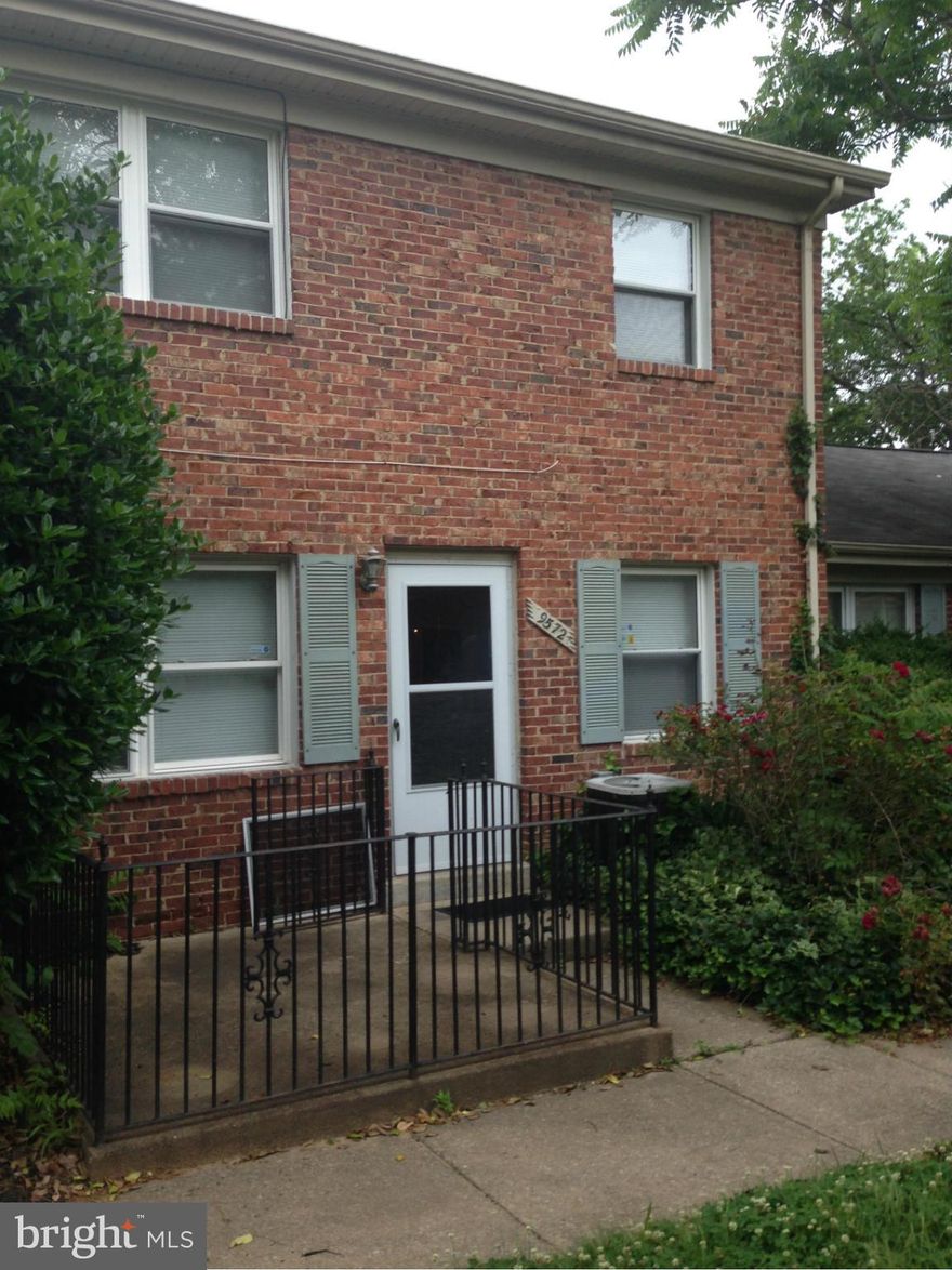 Very Nice condo townhouse with 2BR & 1 Bath. Close to Ft. Belvoir. Near schools, shopping, entertainment and major access routes.