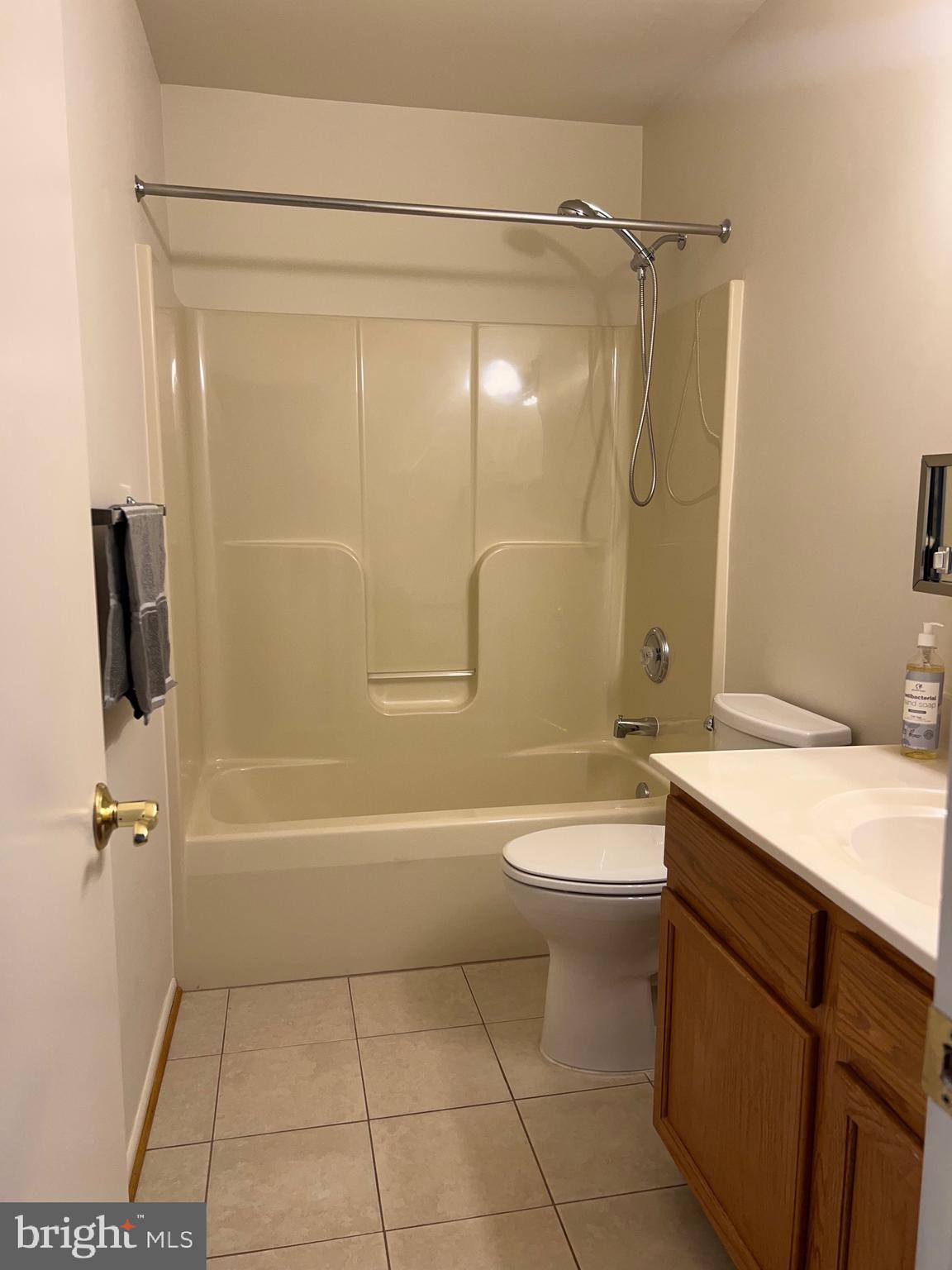 CRESTWOOD VILLAGE - Residential Lease