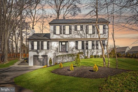 Photo of 14 Lakenheath Court, POTOMAC, MD 20854 (MLS # MDMC2165834)