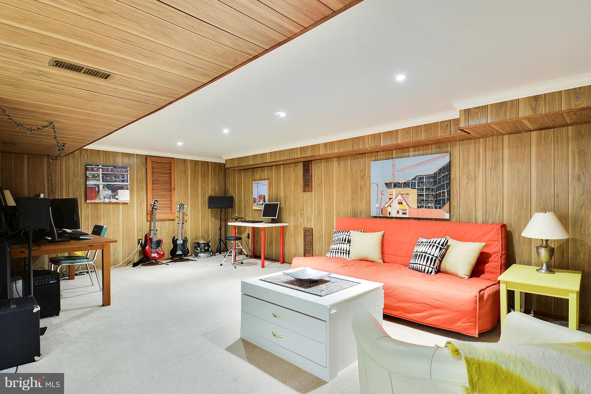 BARCROFT FOREST - Residential