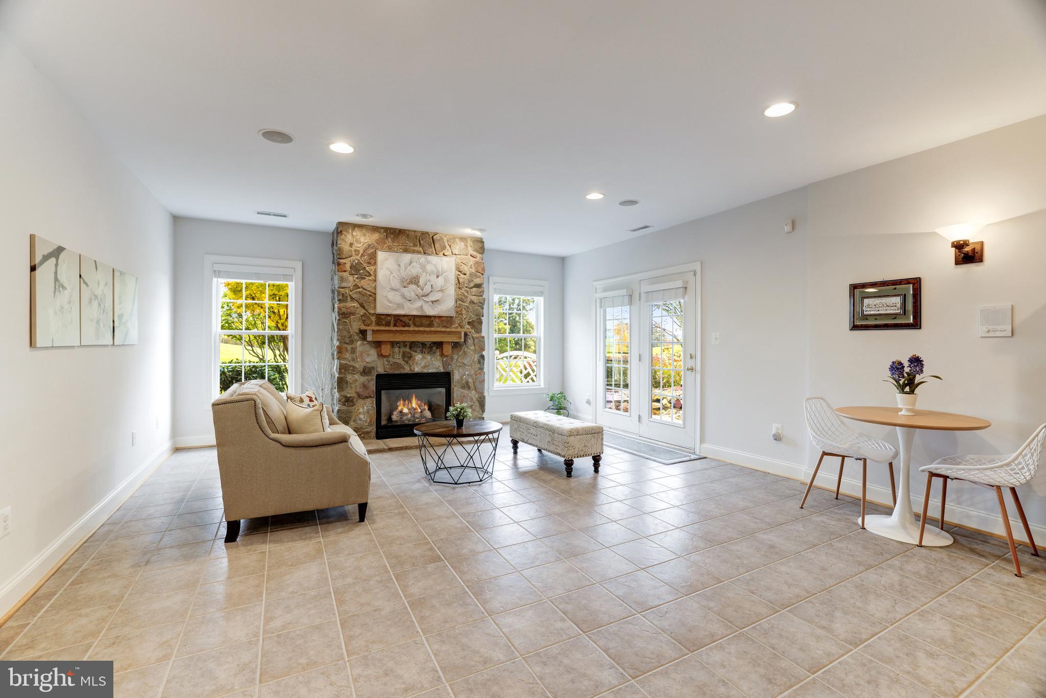 LANSDOWNE ON THE POTOMAC - Residential