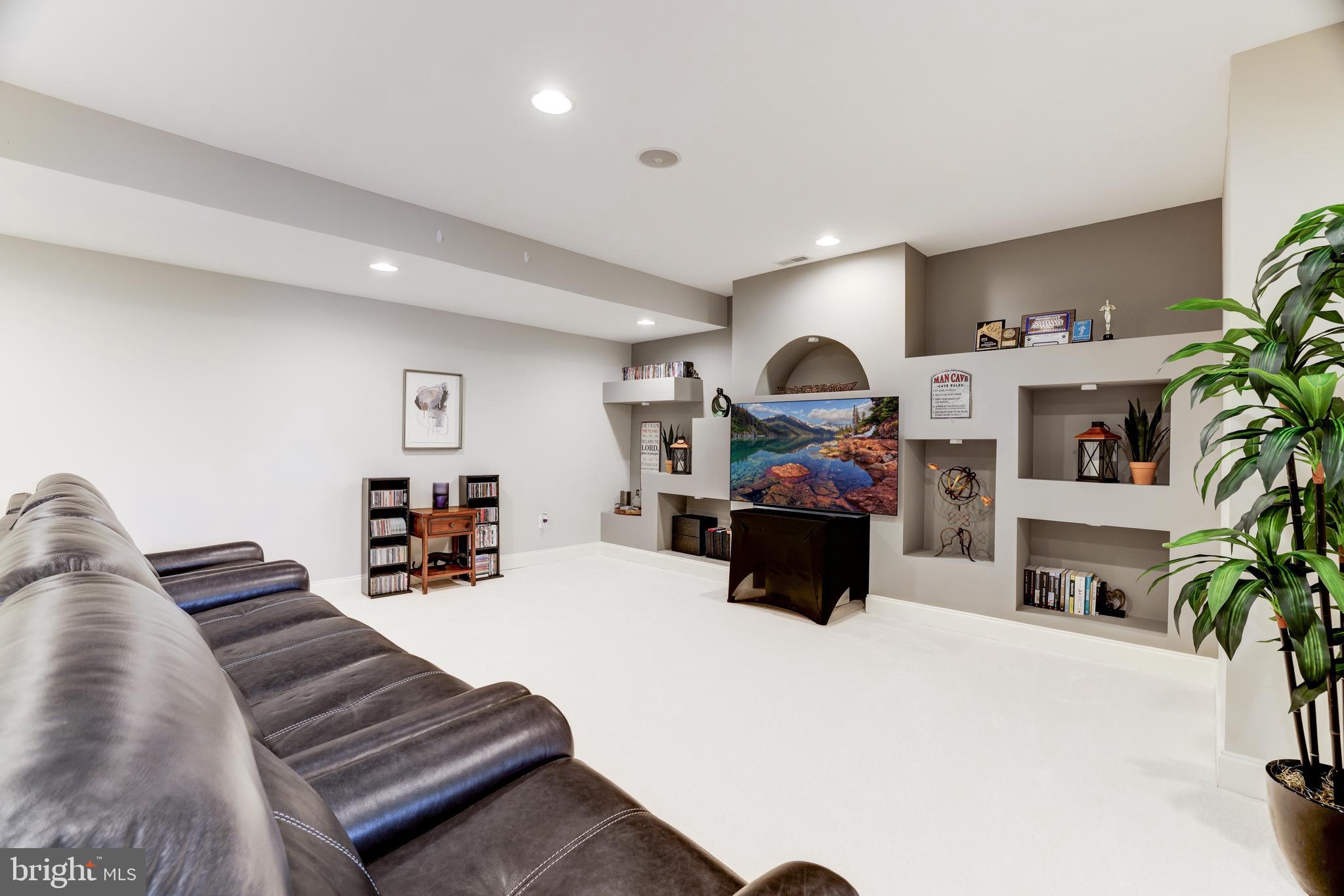 LANSDOWNE ON THE POTOMAC - Residential